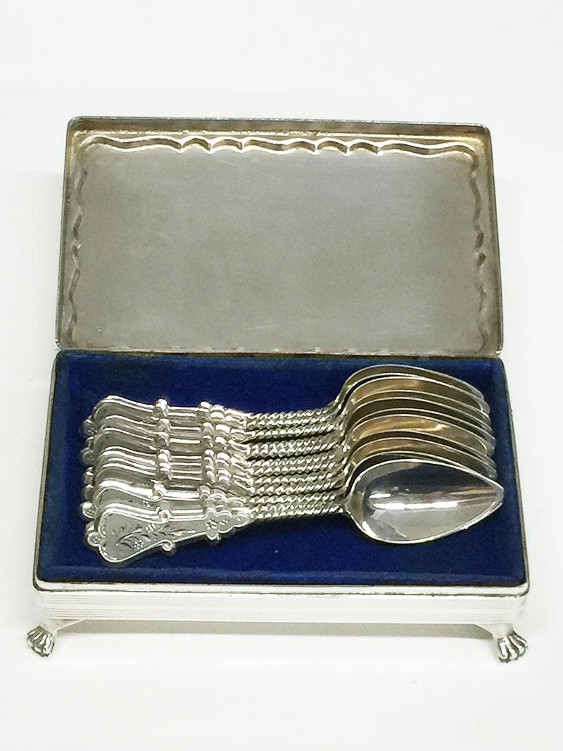 Niederländische Silberlöffelschachtel im Biedermeier-Stil mit Teelöffeln im Zustand „Gut“ im Angebot in Delft, NL