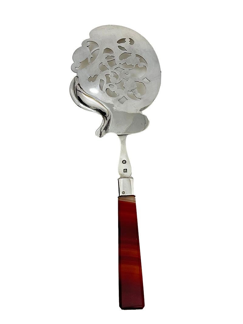Cuillère de service en argent hollandais avec agate d'Antonious Hendrikus der Kinderen, 1865 Bon état - En vente à Delft, NL