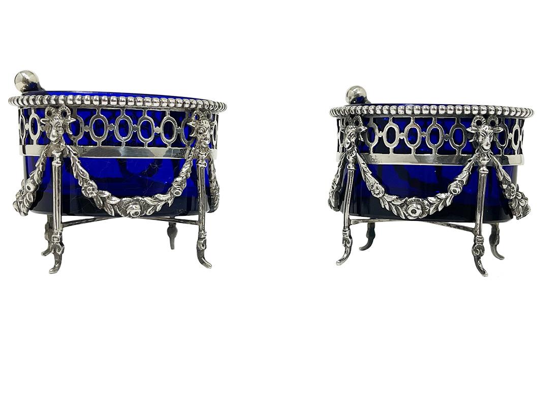 Dutch Silver with blue crystal glass salt cellars by P. Heerens, 1902-1905 For Sale 3
