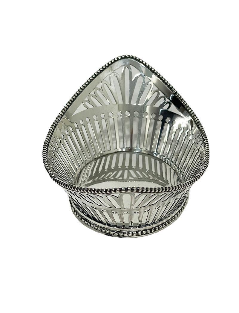 Dutch Small Silver Bonbon Basket by Van Kempen & Begeer & Vos, 1921 For Sale 1