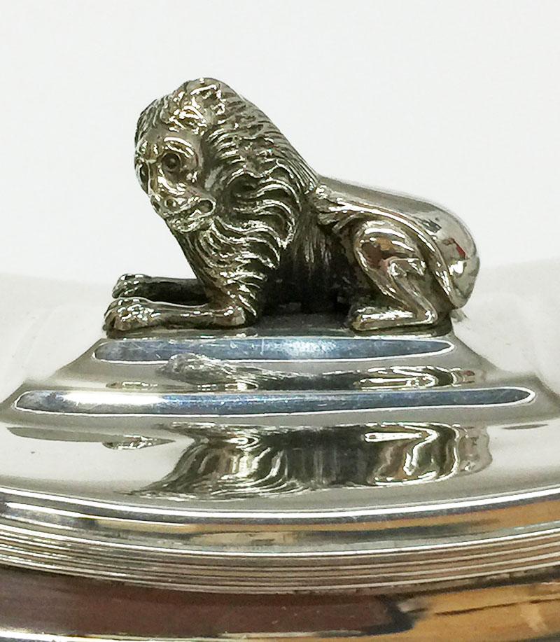 Dutch sterling silver tea caddy, 1827

A sterling silver tea caddy with a lion on the lid.
The tea caddy is in the Empire style with ribbed edges and on ball legs
Lock and key is present. Locking does not work.
The lock on the inside is silver and