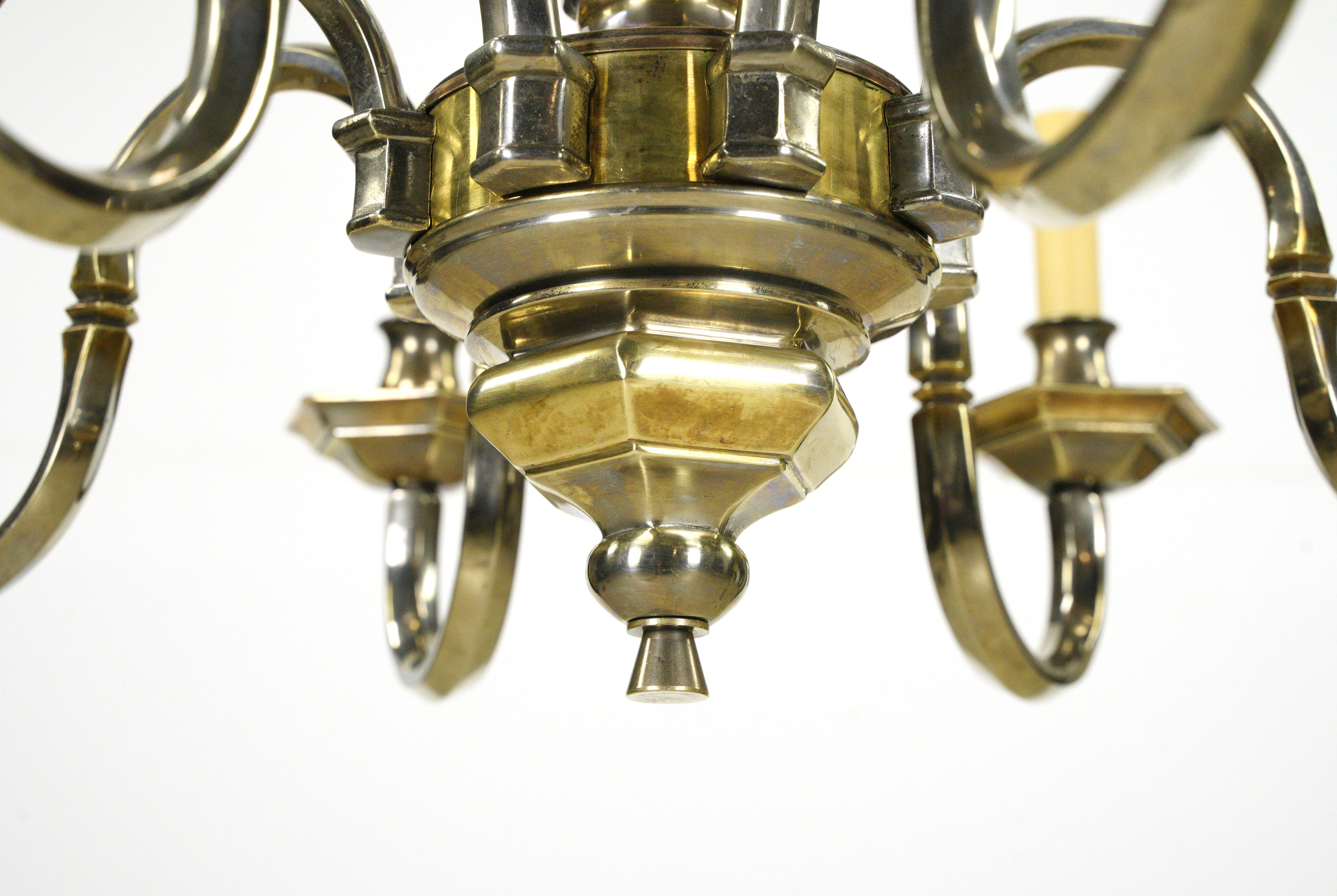 XX secolo Lampadario in stile olandese a 8 bracci in ottone nichelato bicolore in vendita