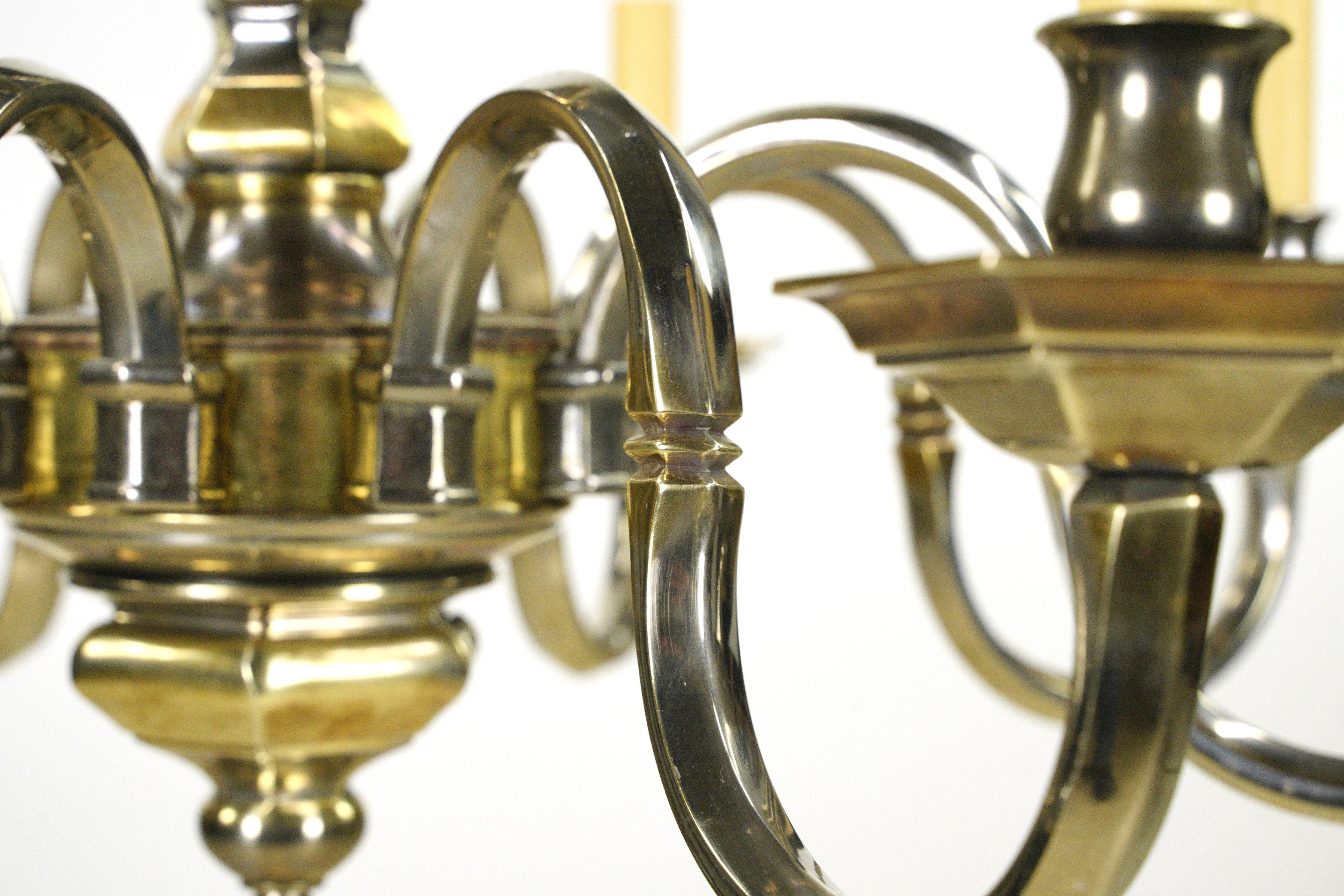 Lampadario in stile olandese a 8 bracci in ottone nichelato bicolore in vendita 2