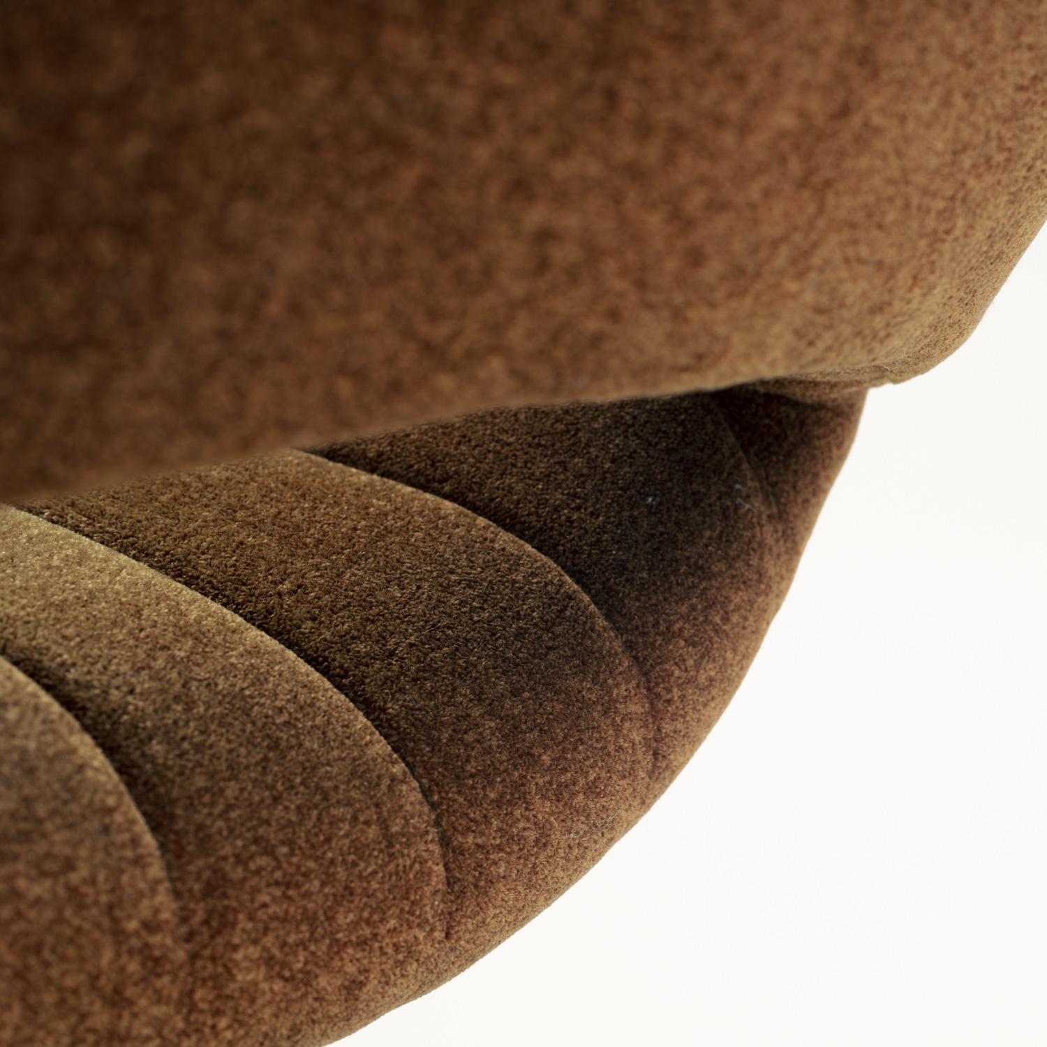 Fauteuil pivotant hollandais en mohair par Enrico Wallès pour Romefa Noordwolde, années 1950 en vente 10