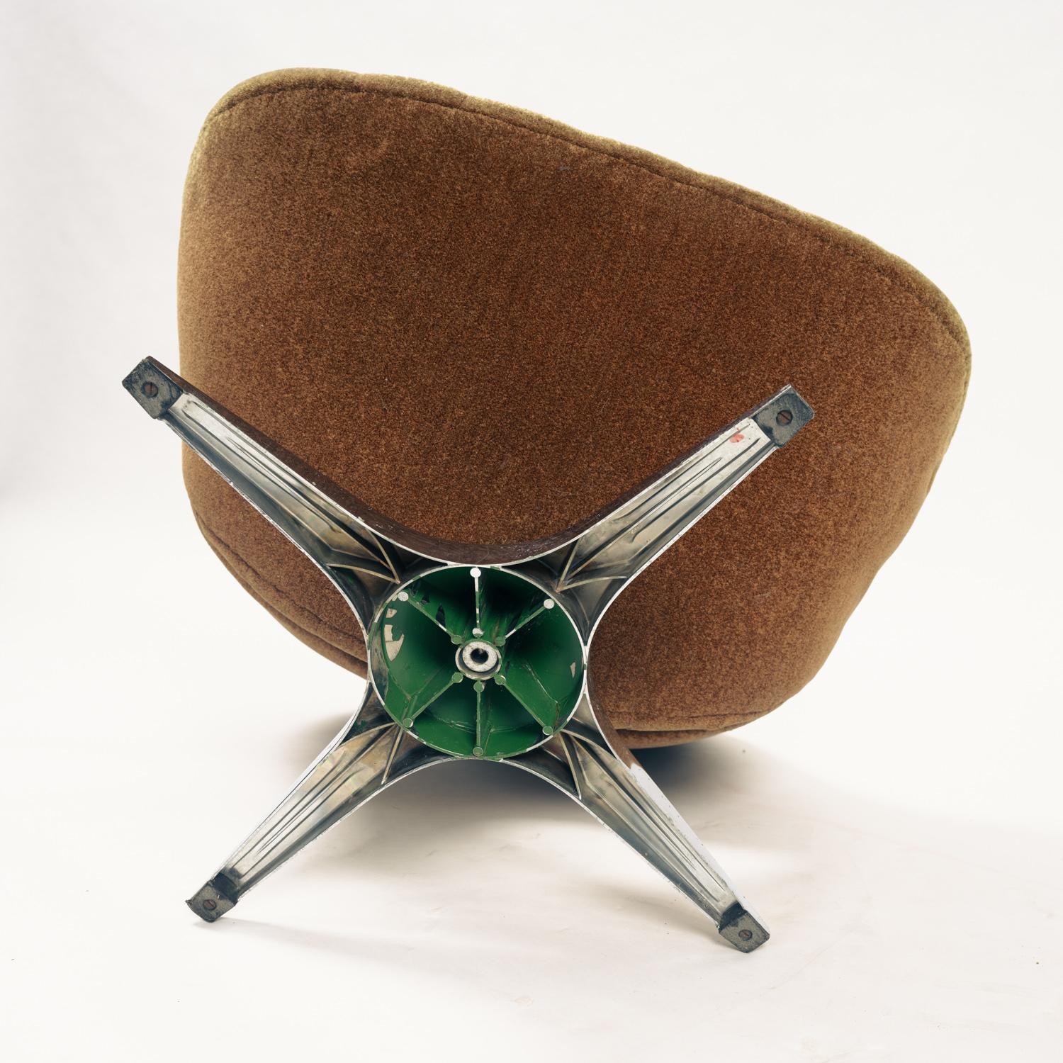 Fauteuil pivotant hollandais en mohair par Enrico Wallès pour Romefa Noordwolde, années 1950 en vente 12