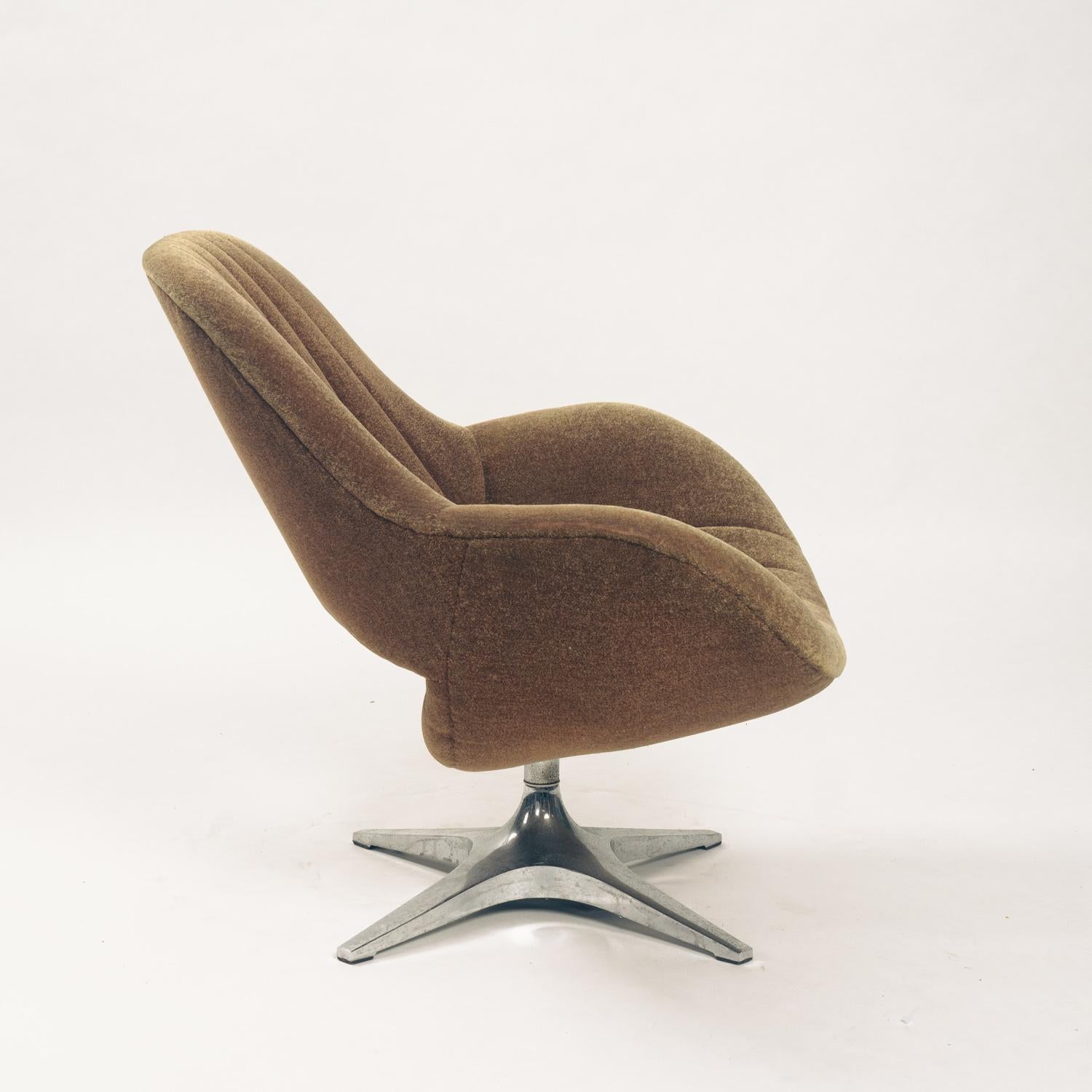 Mid-Century Modern Fauteuil pivotant hollandais en mohair par Enrico Wallès pour Romefa Noordwolde, années 1950 en vente