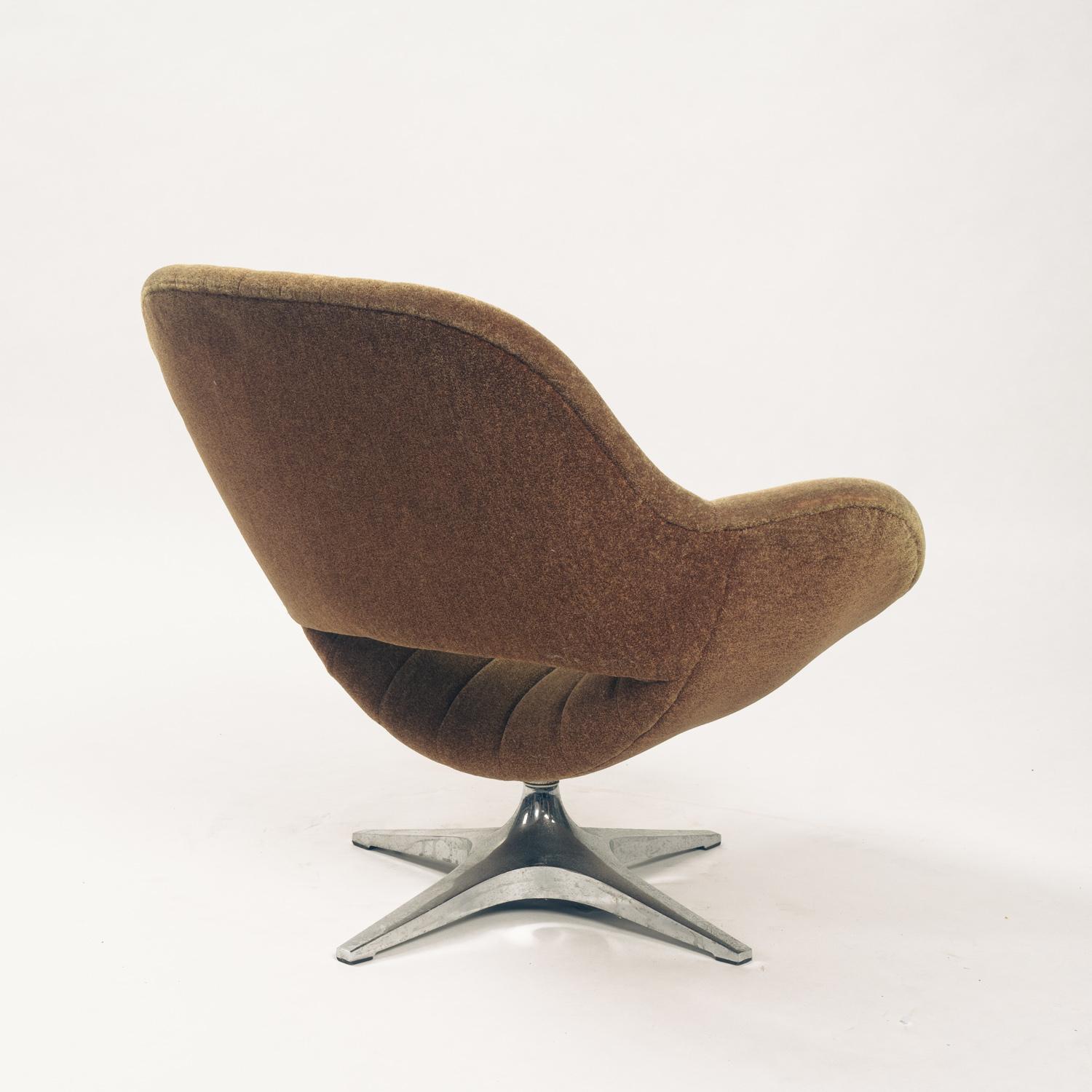 Néerlandais Fauteuil pivotant hollandais en mohair par Enrico Wallès pour Romefa Noordwolde, années 1950 en vente
