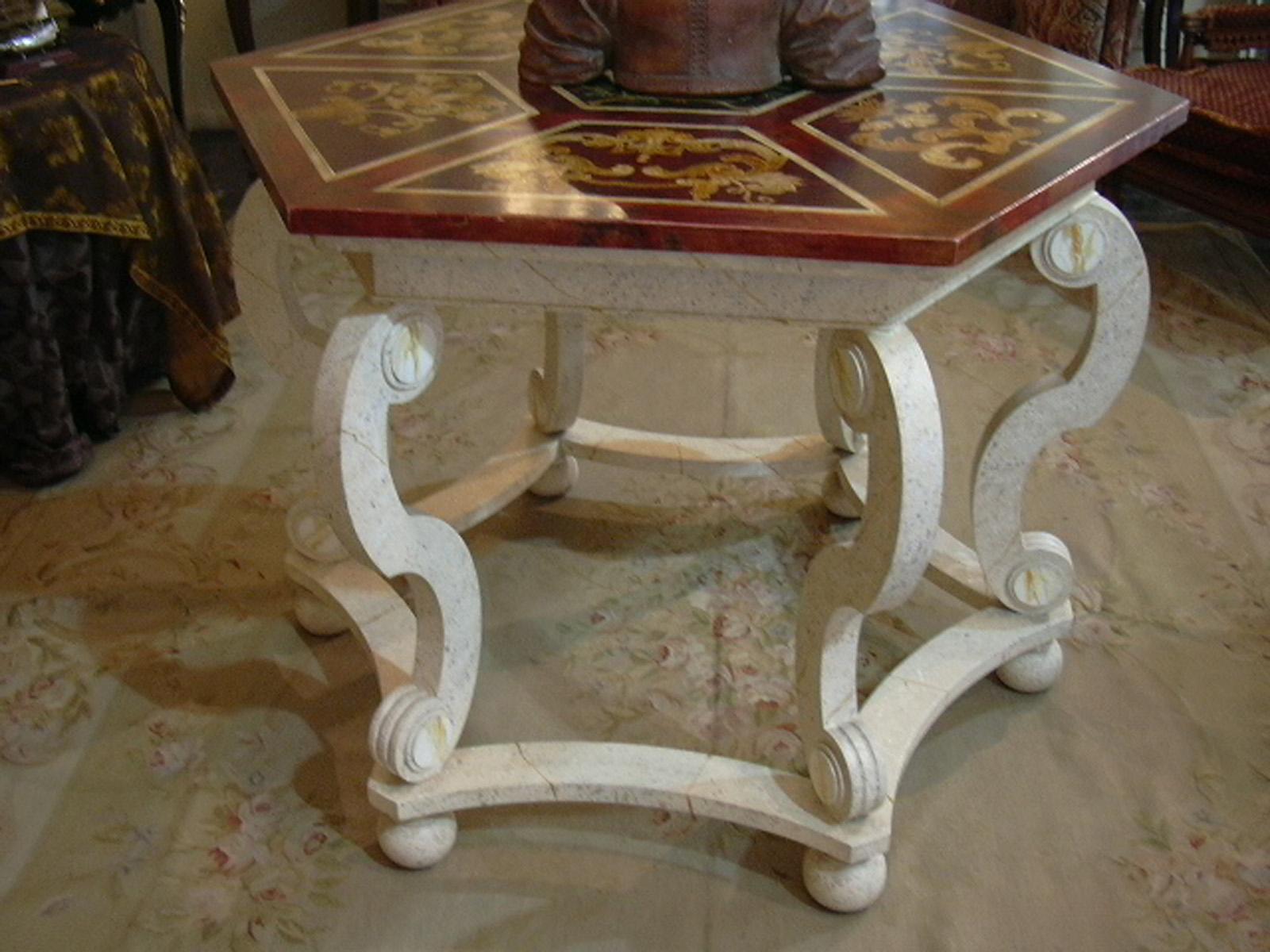 Dutch table, Italy, 20th century. Measures: height 90, diameter 125cm
Dutch table with relief decoration in batter.