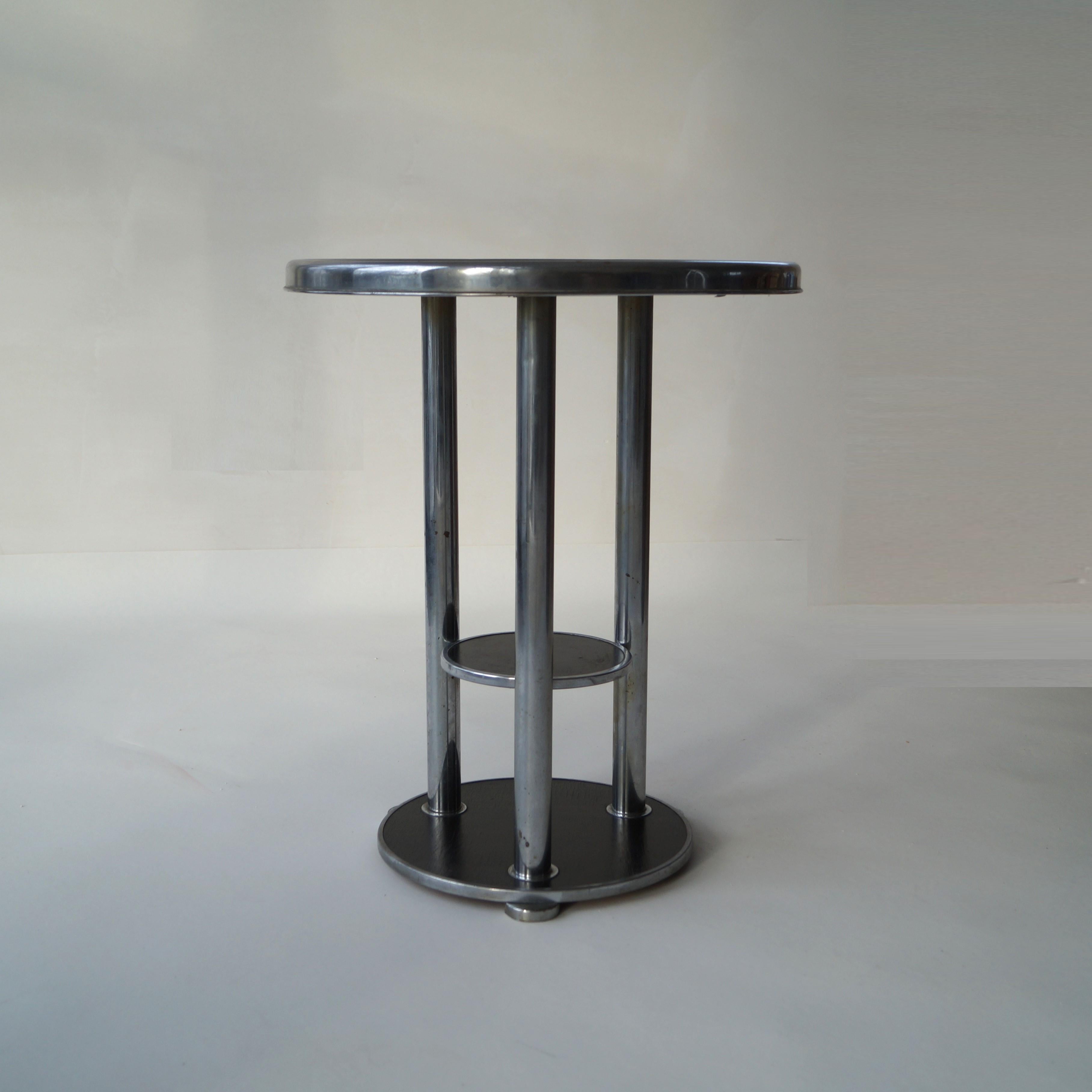 Dutch three tiered Bauhaus side table, 1930s In Fair Condition For Sale In EVERDINGEN, NL