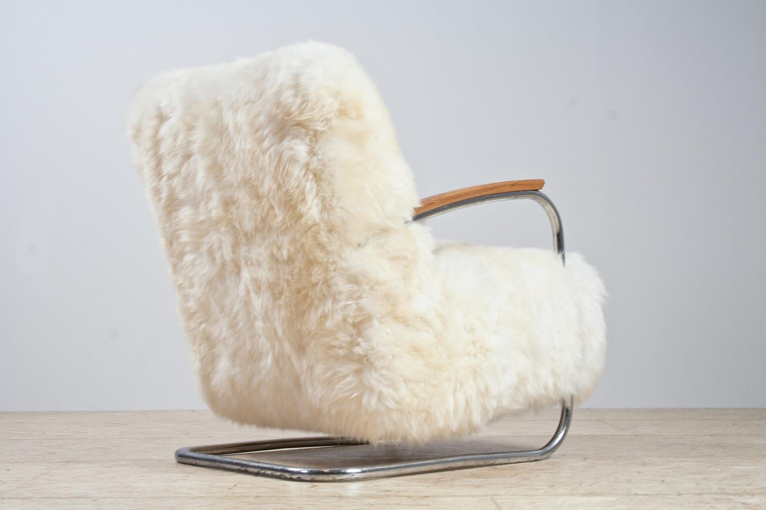 Vintage lounge chair by De Cirkel in White Sheepskin, 1930s Bauhaus inspired In Good Condition In Beek en Donk, NL