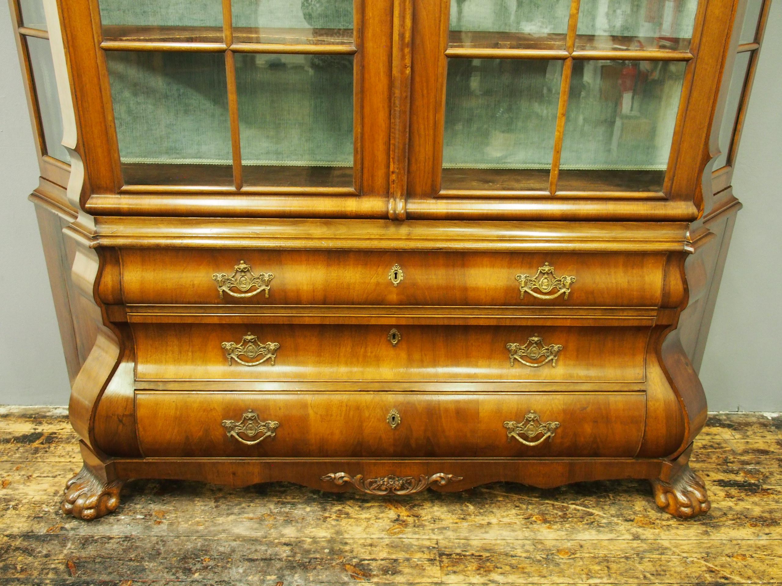 Dutch Victorian Walnut Display Cabinet In Good Condition For Sale In Edinburgh, GB