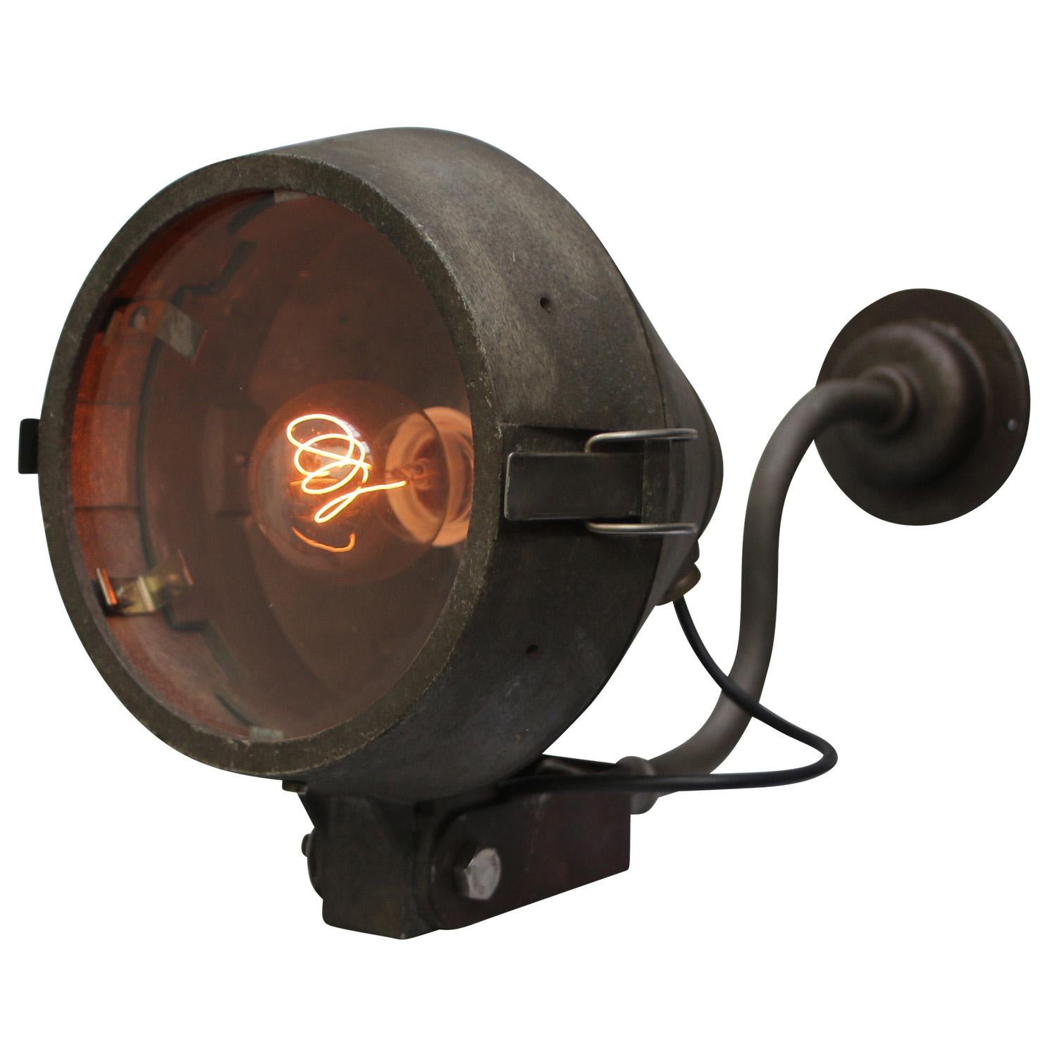 Industriel Lampe murale vintage industrielle hollandaise en fonte grise et verre clair Philips en vente