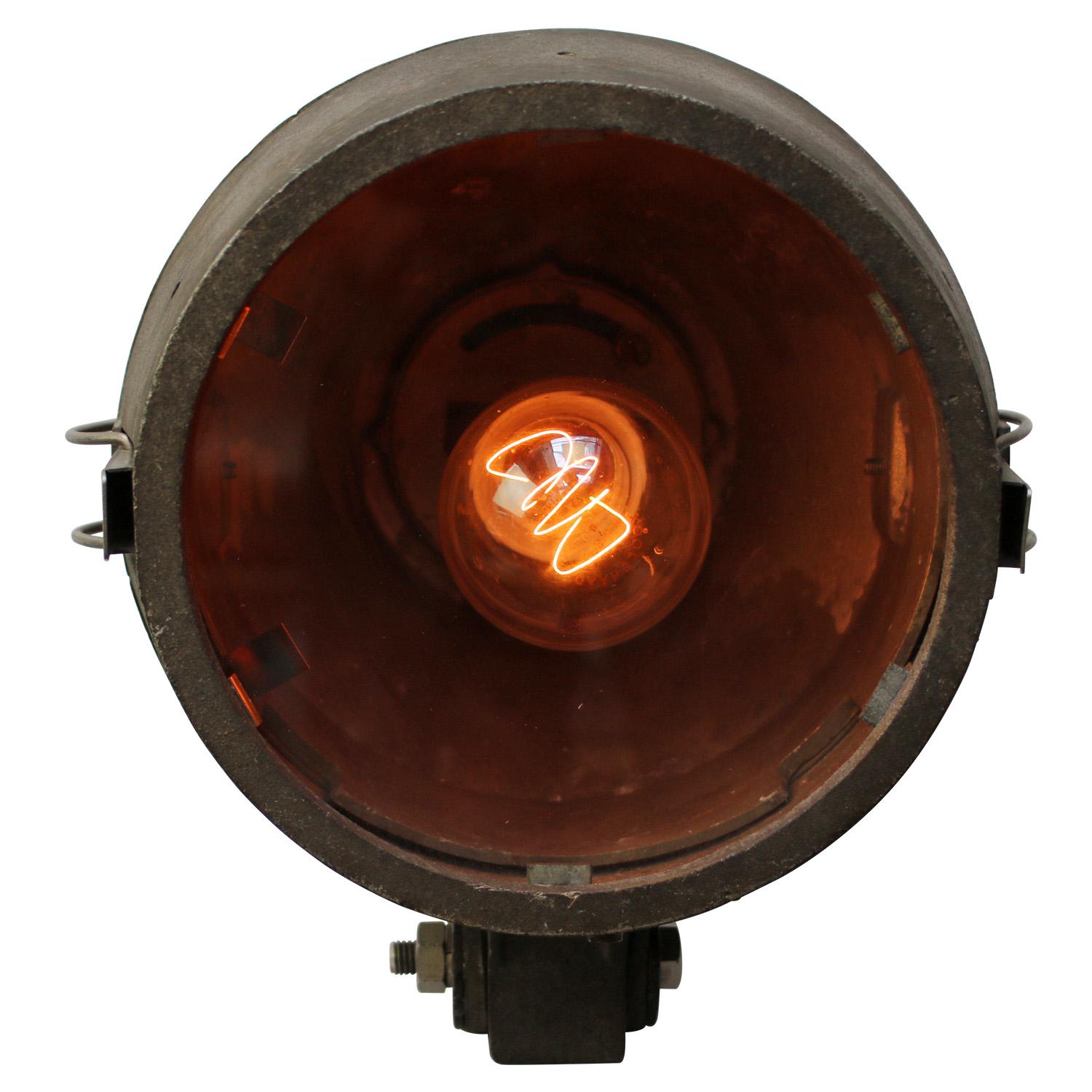 Néerlandais Lampe murale vintage industrielle hollandaise en fonte grise et verre clair Philips en vente