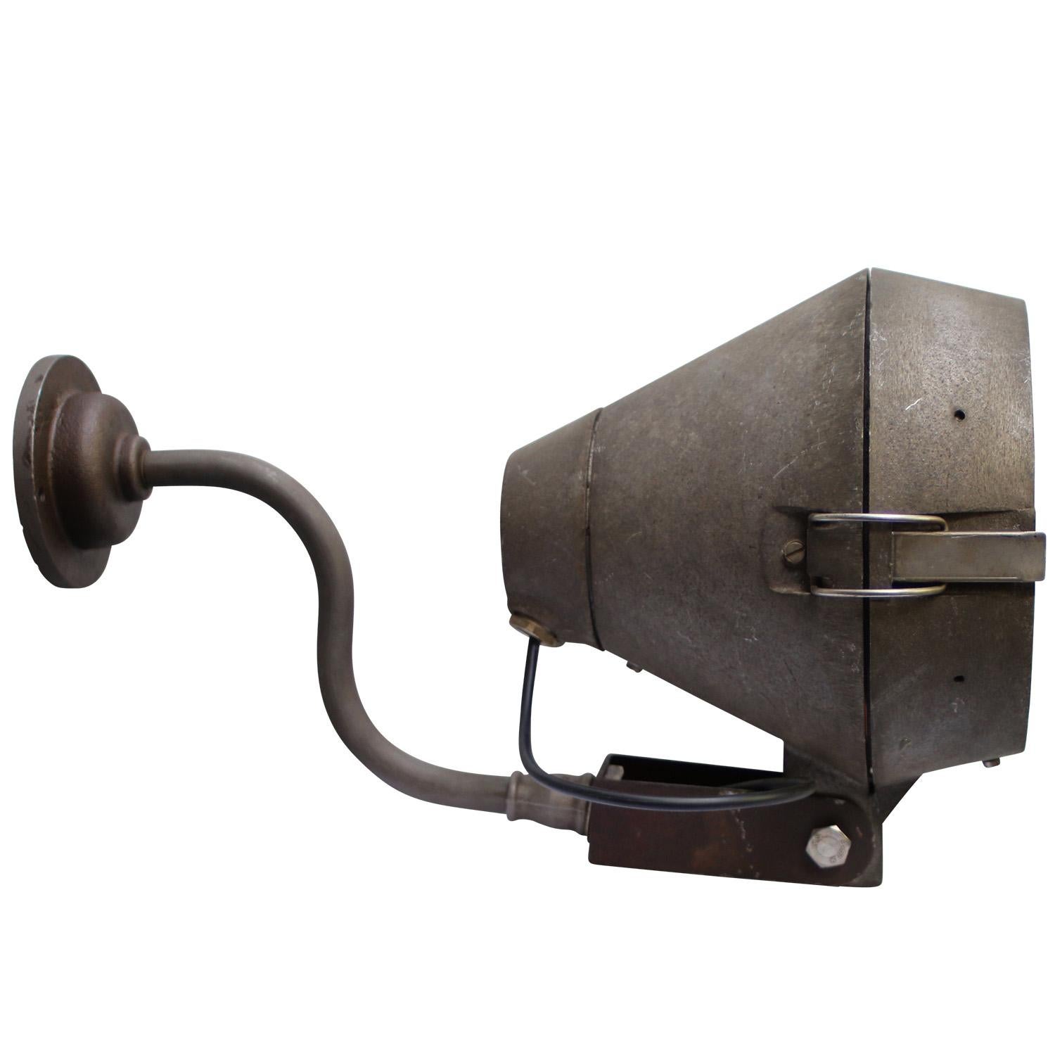 Aluminium Lampe murale vintage industrielle hollandaise en fonte grise et verre clair Philips en vente