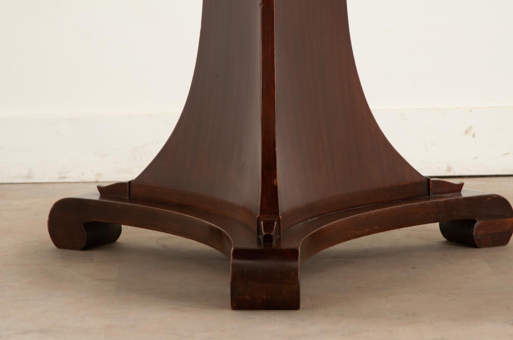 Dutch Vintage Mahogany Extending Dining Table In Good Condition For Sale In Baton Rouge, LA