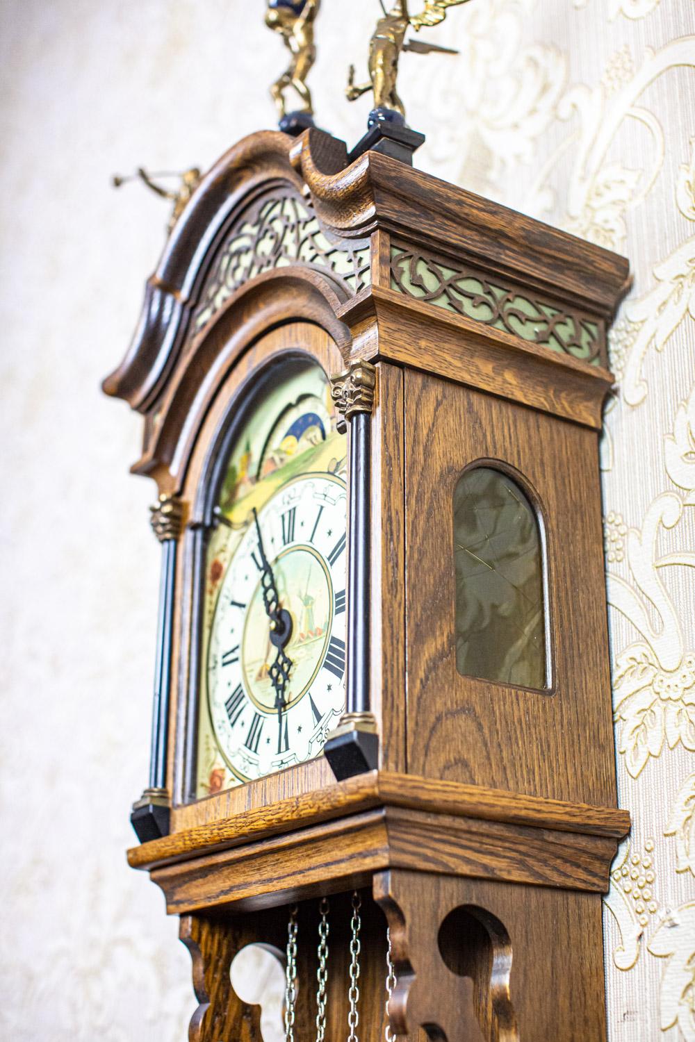 Dutch Wall Clock Stylized as Staart From the Early 20th Century in Oak Case In Good Condition In Opole, PL