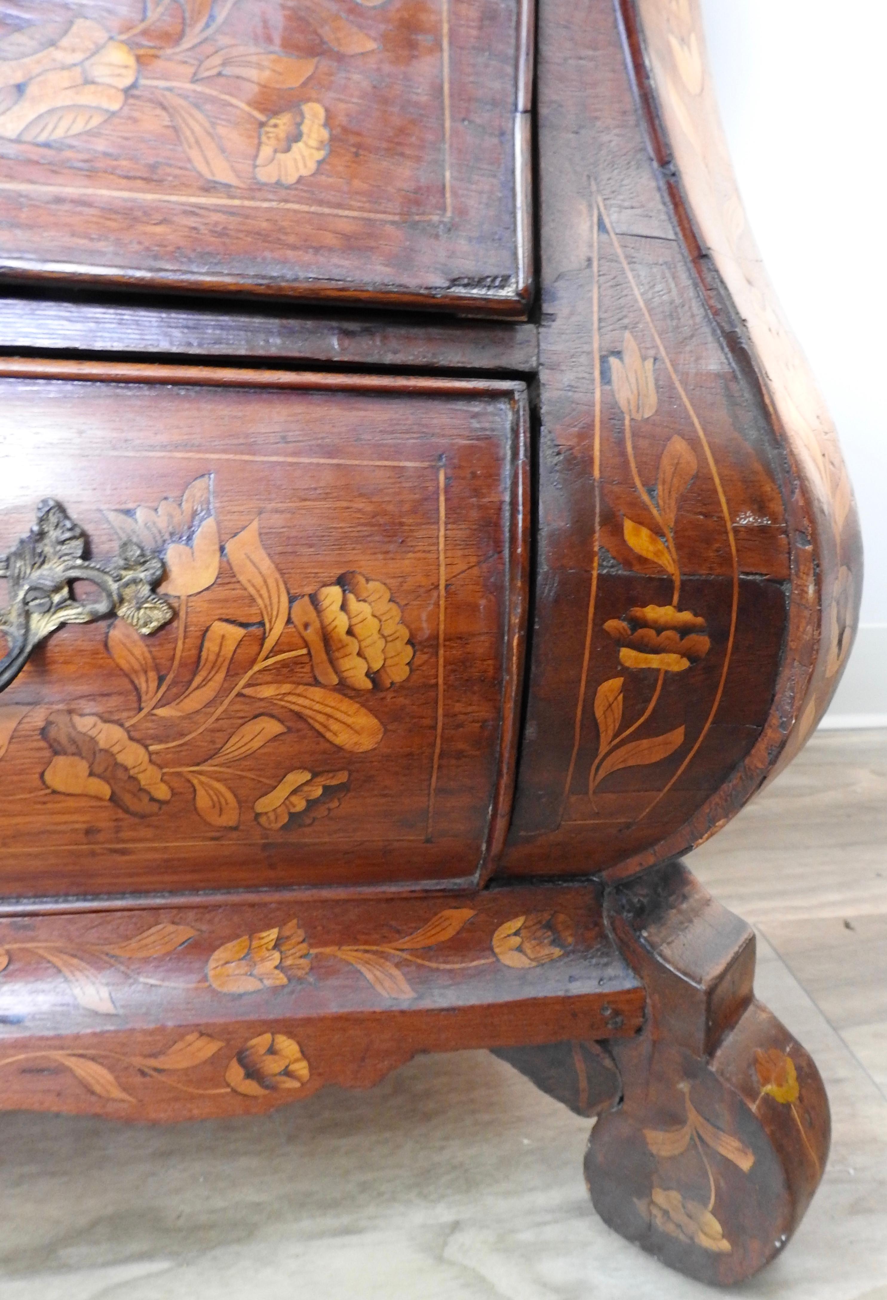 Dutch Walnut and Marquetry Bombé-front Commode, Mid-18th Century For Sale 2