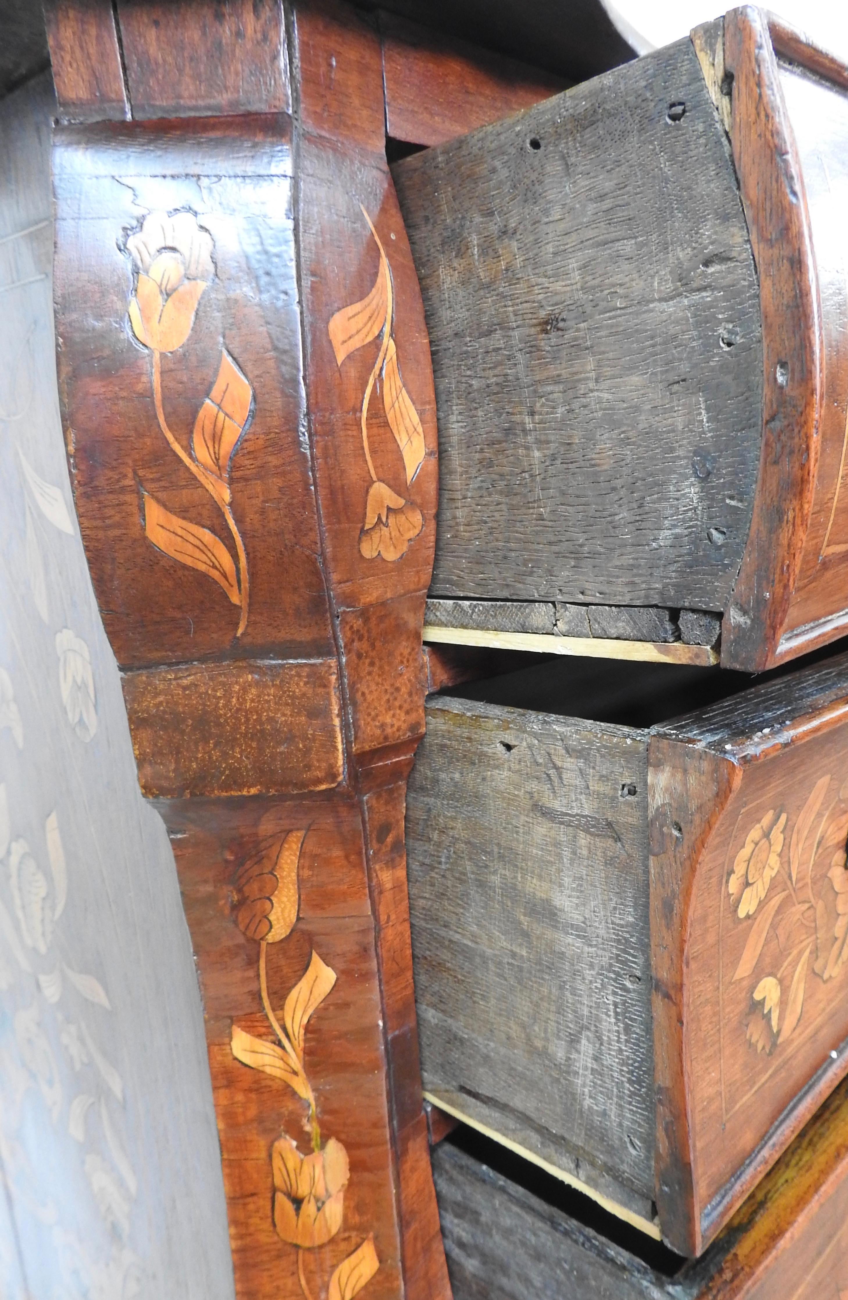 Dutch Walnut and Marquetry Bombé-front Commode, Mid-18th Century For Sale 4