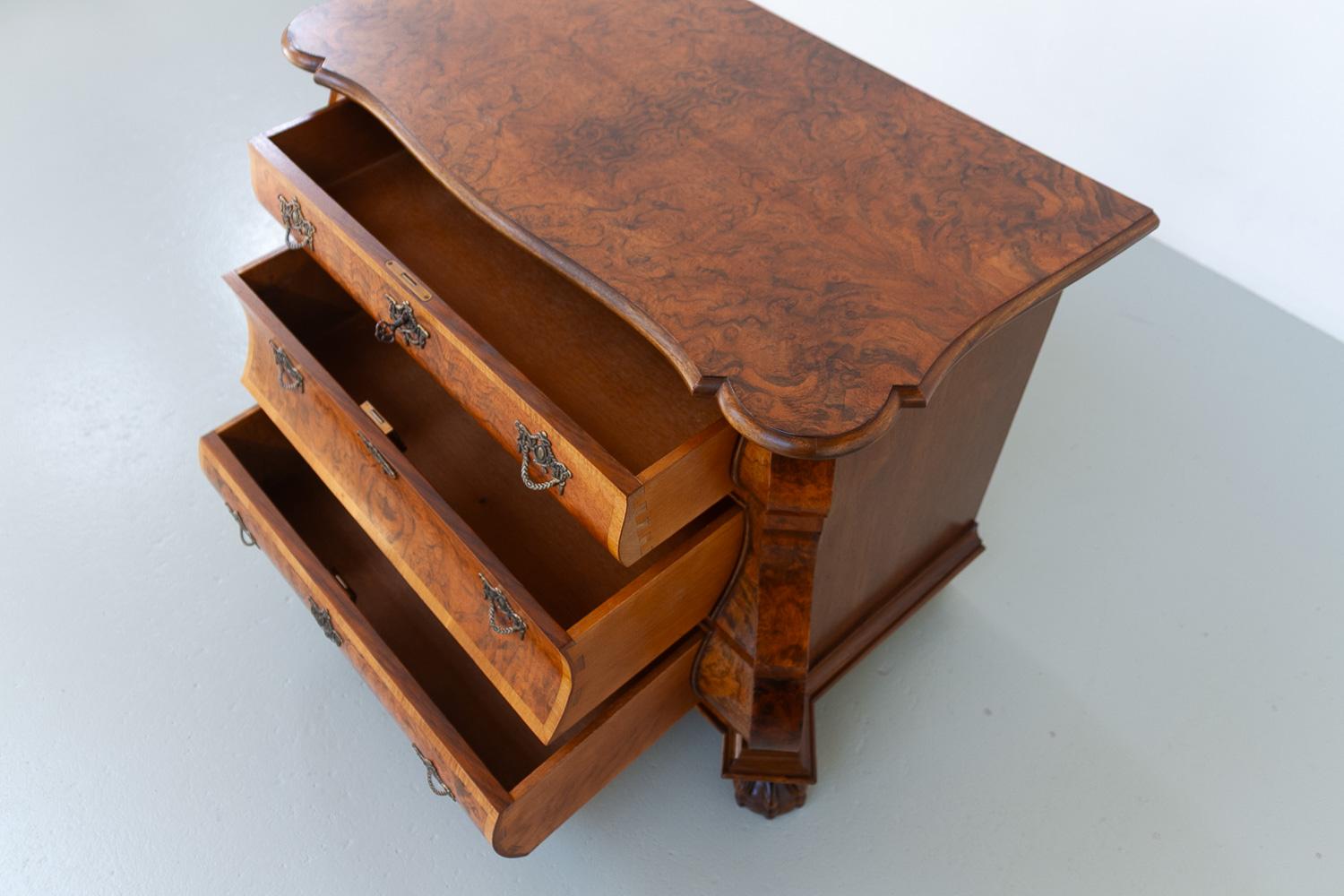Dutch Walnut Bombe Commode, 1910s. 5