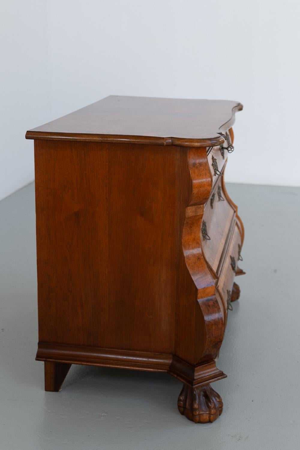 Dutch Walnut Bombe Commode, 1910s. In Good Condition In Asaa, DK