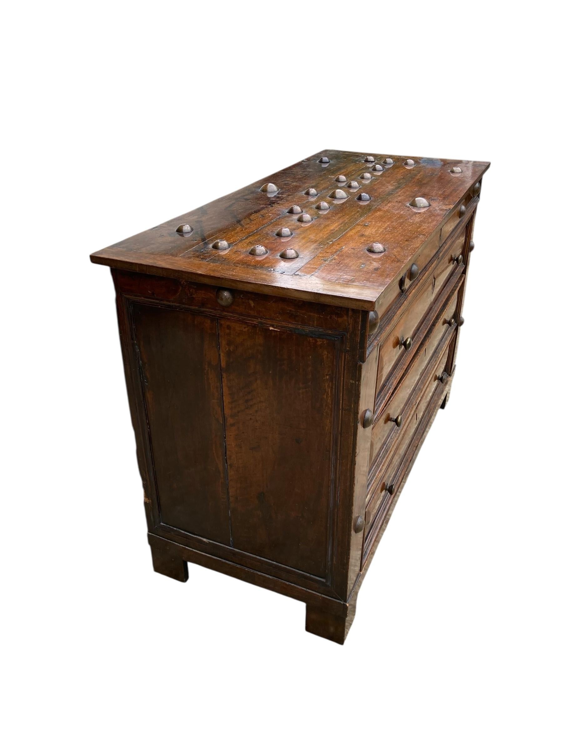 Dutch Walnut Commode Late 18TH Century with hinged Lidded top In Good Condition For Sale In Bishop's Stortford, GB