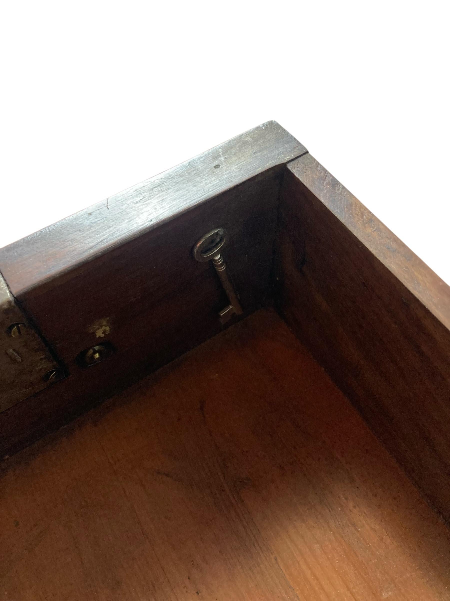 Dutch Walnut Commode Late 18TH Century with hinged Lidded top For Sale 1