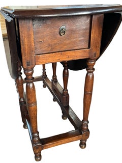 Dutch Walnut Drop-leaf / Gate-leg Side Table, 18th Century