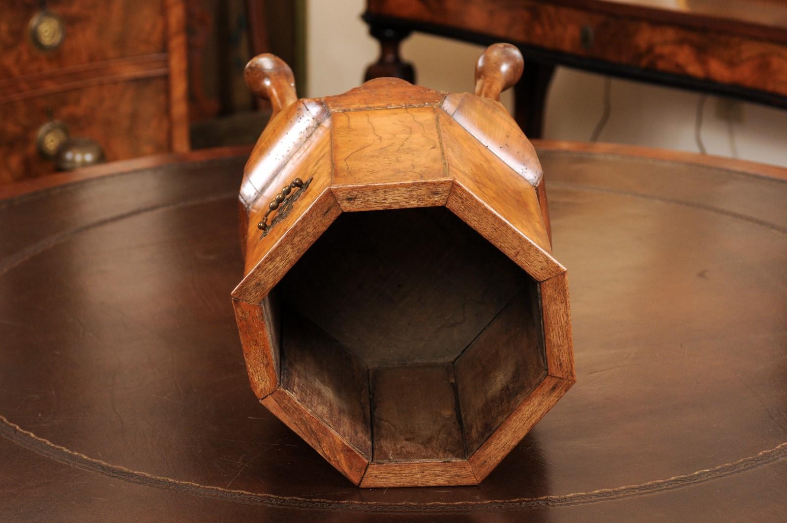 Vinoteca / Jardinera holandesa de nogal con patas cabriolé, ca. 1890 en venta 4