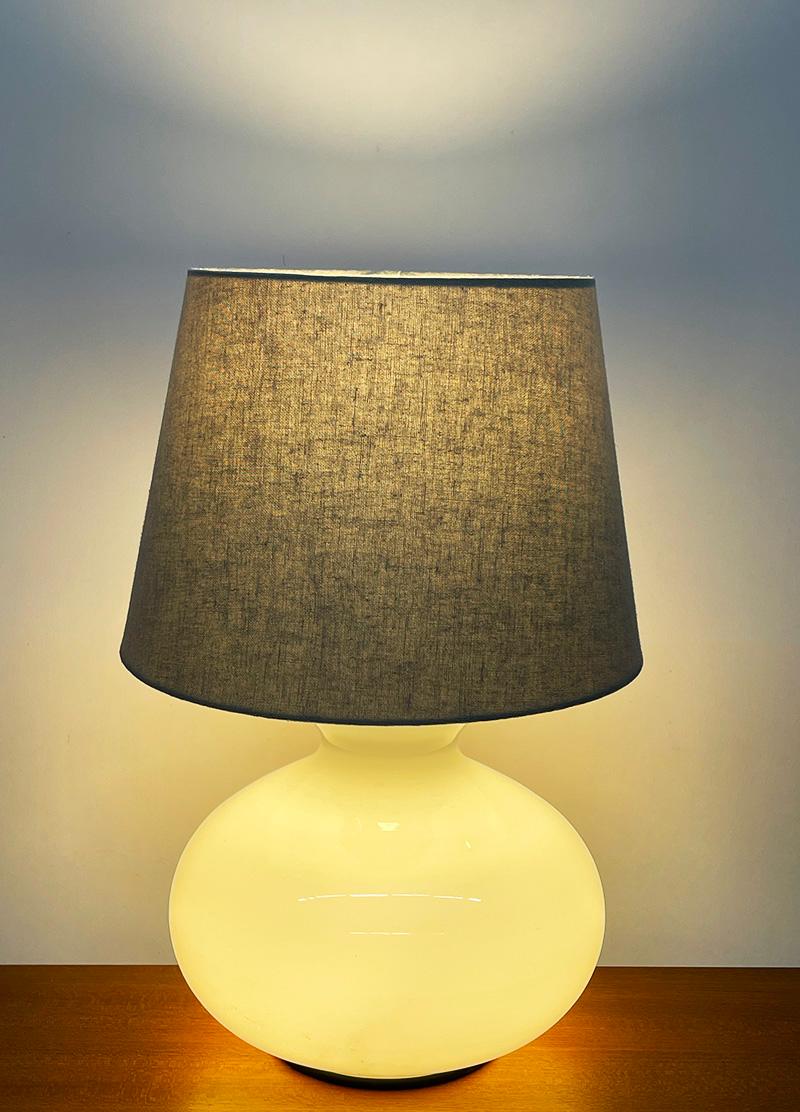 20th Century Dutch white glass table lamp by Dijkstra, 1970s For Sale