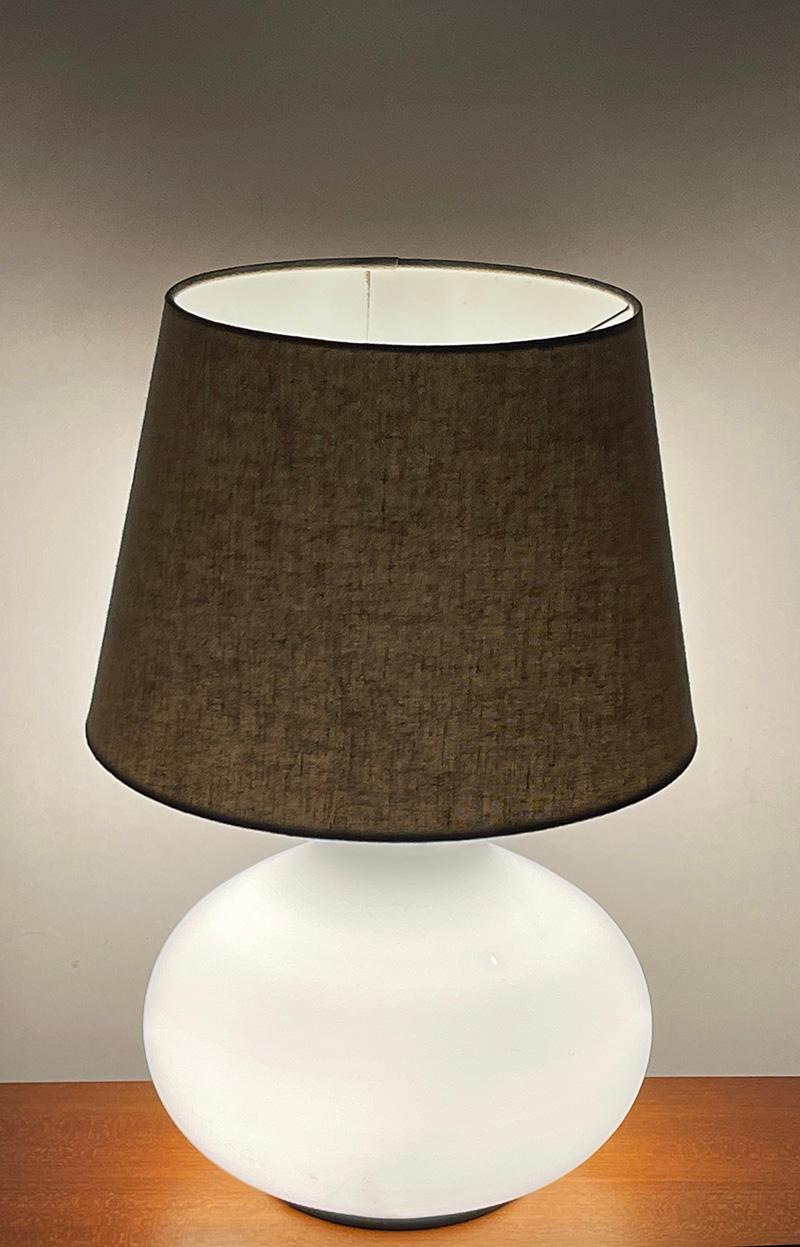 Dutch white glass table lamp by Dijkstra, 1970s For Sale 1