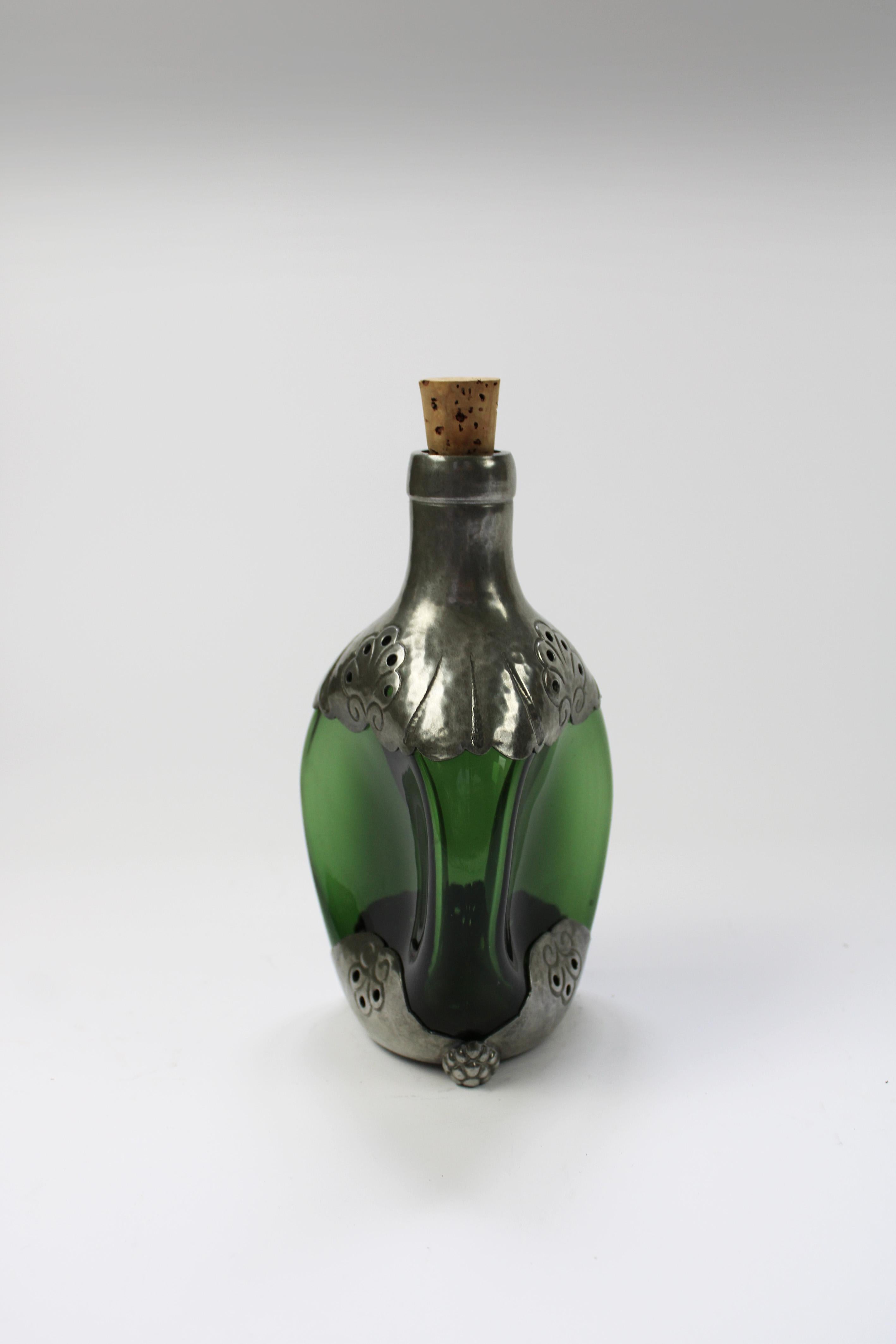 Introducing a remarkable Dutch Wine Carafe, an exquisite example of Art Deco design from the renowned Gero factory in Zeist, the Netherlands. Crafted around 1930, this unique piece was designed by the celebrated artist George Nilsson, reflecting the
