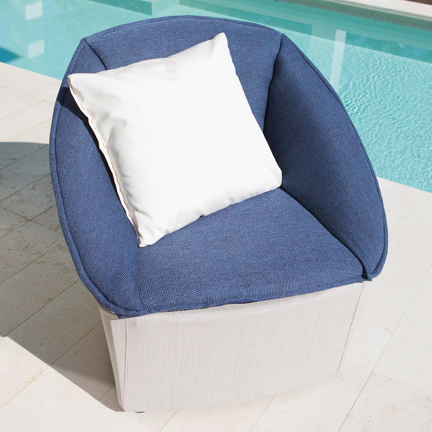 Inspired by the comfort of indoor upholstered furniture, this armchair is an elegant accent to a cozy outdoor living space. Combining high-tech materials with refined fabrics, it comprises a steel structure covered with batyline, and a soft,