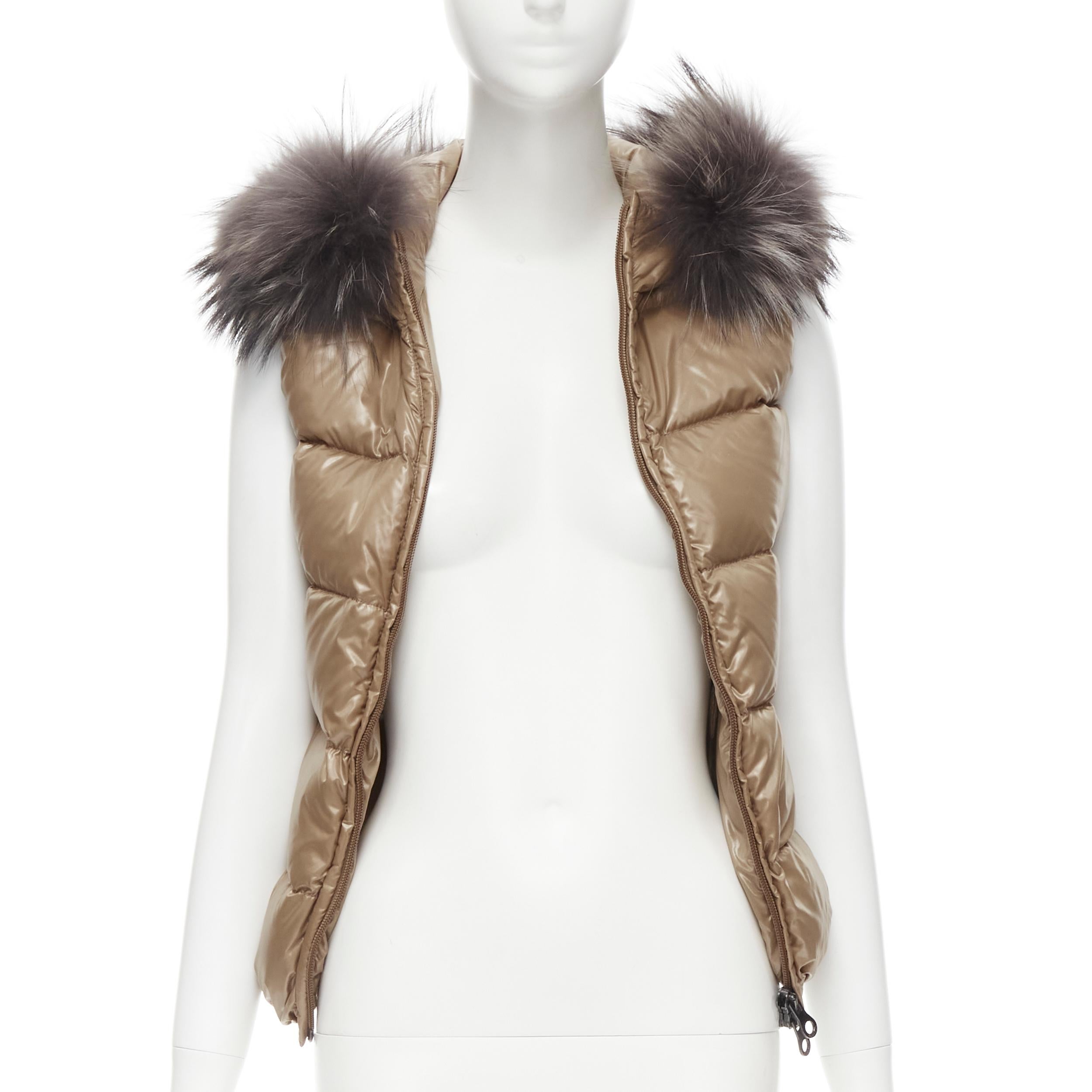 DUVETICA Pure Goose New Down braun Pelz Kapuze wattierte Weste  Jacke  IT38 XS im Zustand „Hervorragend“ in Hong Kong, NT