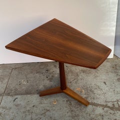 Dux Accent Table