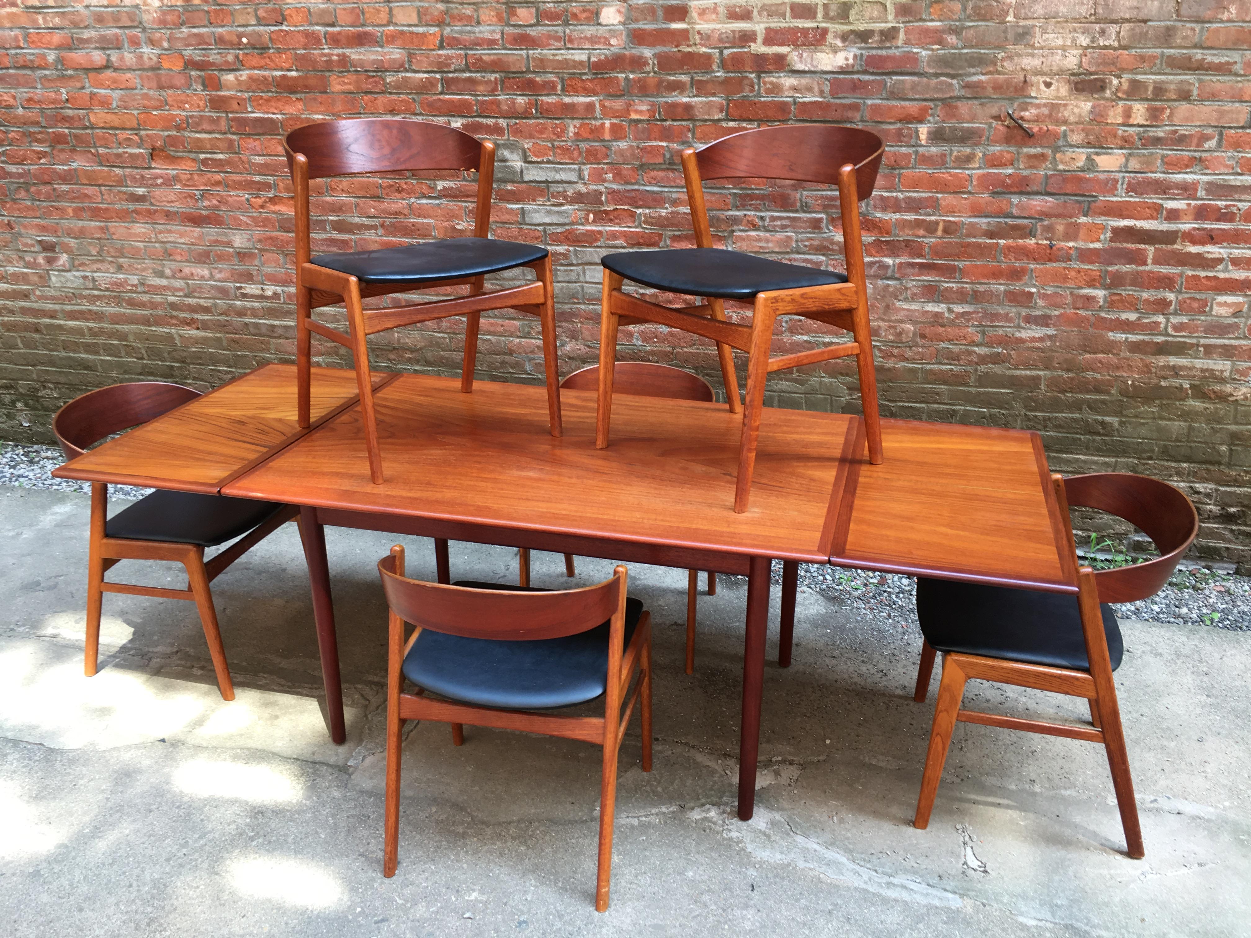 Spectacular set of six DUX Ribbon Back chairs constructed of teak veneer, solid oak and black vinyl seats. Beautifully shaped backs for complete comfort.

The chairs measure 20