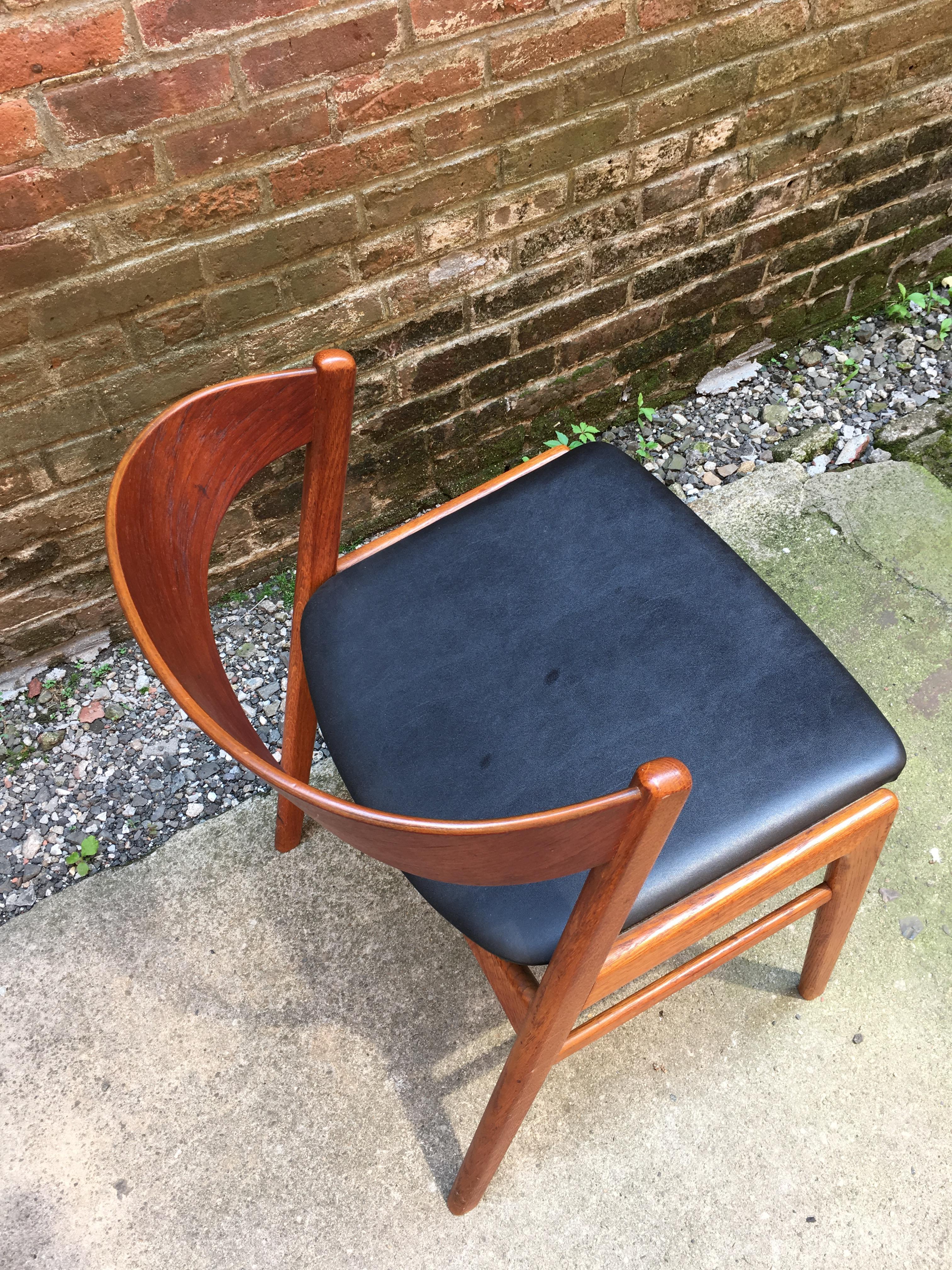 DUX Danish Modern Teak Dining Room Set In Good Condition In Garnerville, NY