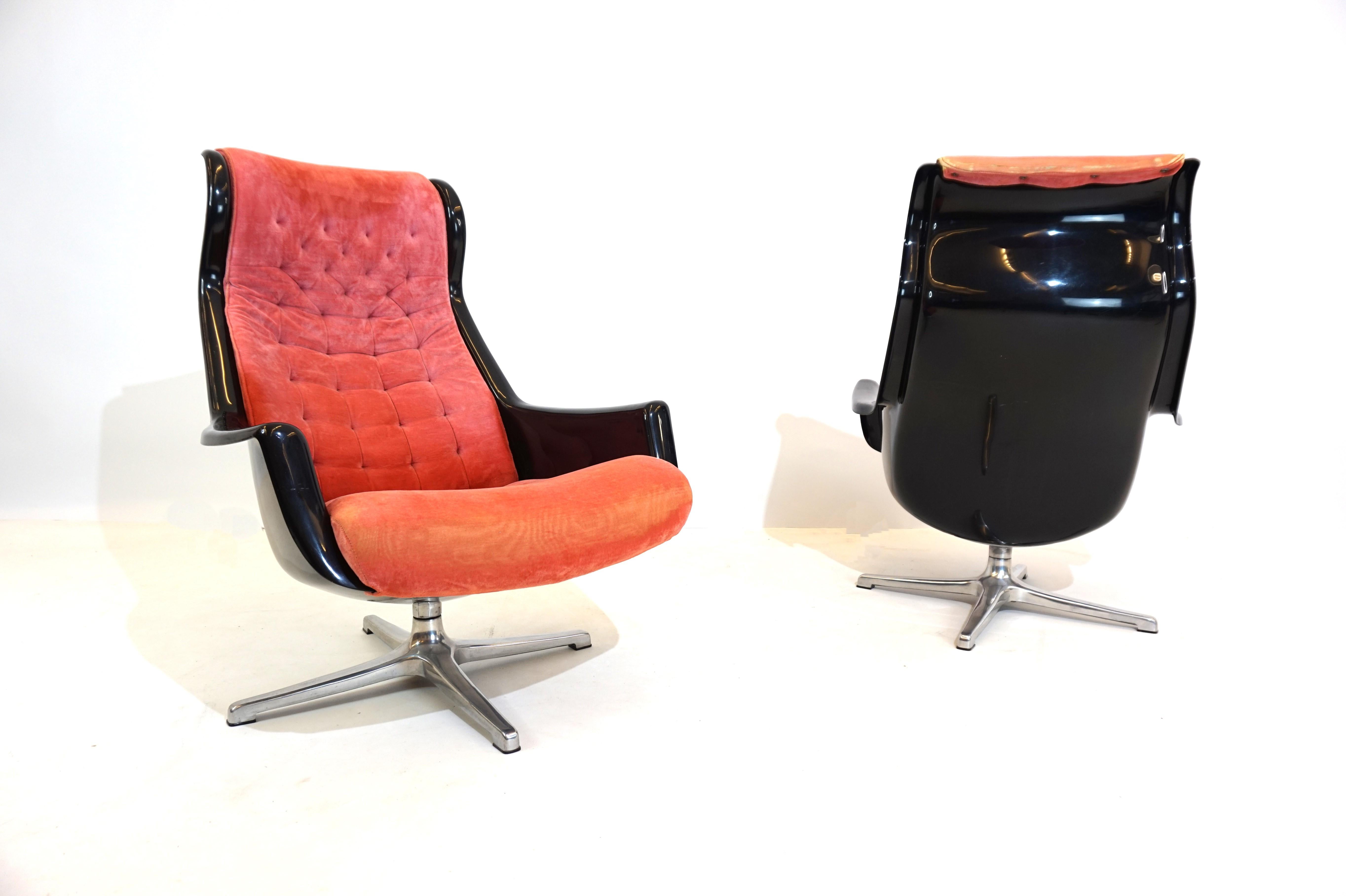 Swedish Dux Galaxy set of 2 Space Age armchairs by Alf Svensson & Yngvar Sandström For Sale
