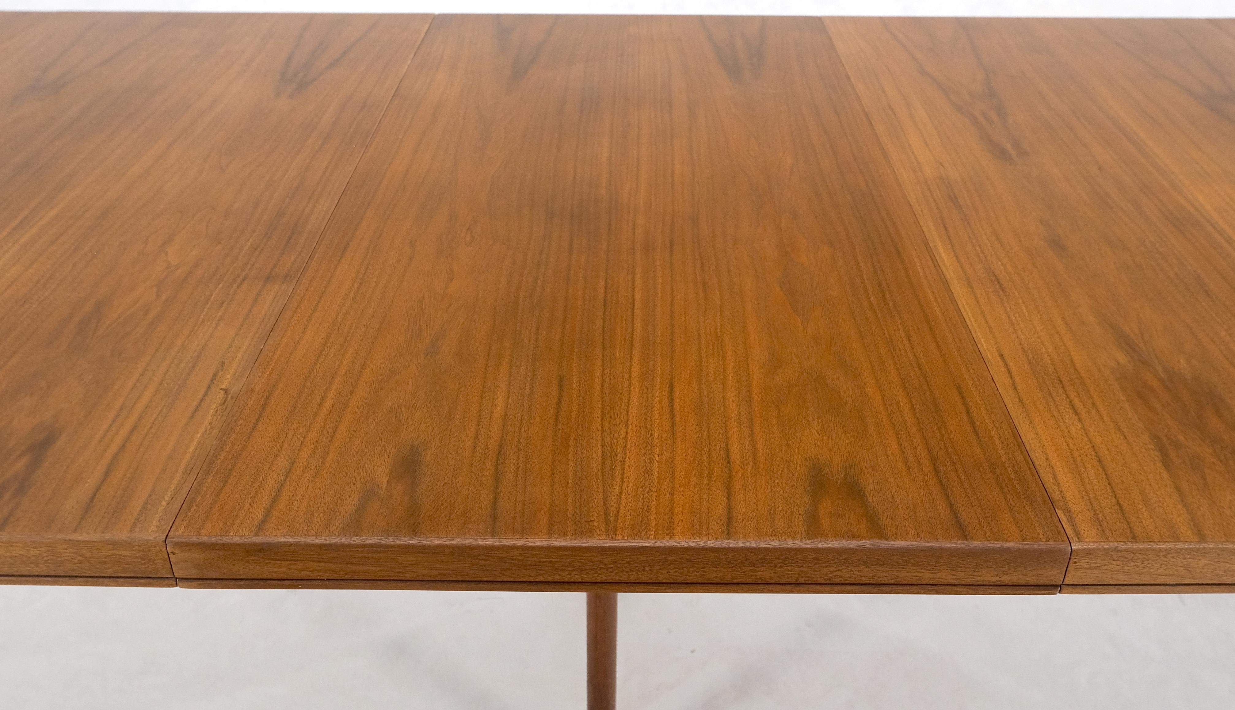 Dux of Sweden Table de salle à manger danoise ovale en noyer avec 3 abattants d'une longueur totale de 135 pouces en vente 4