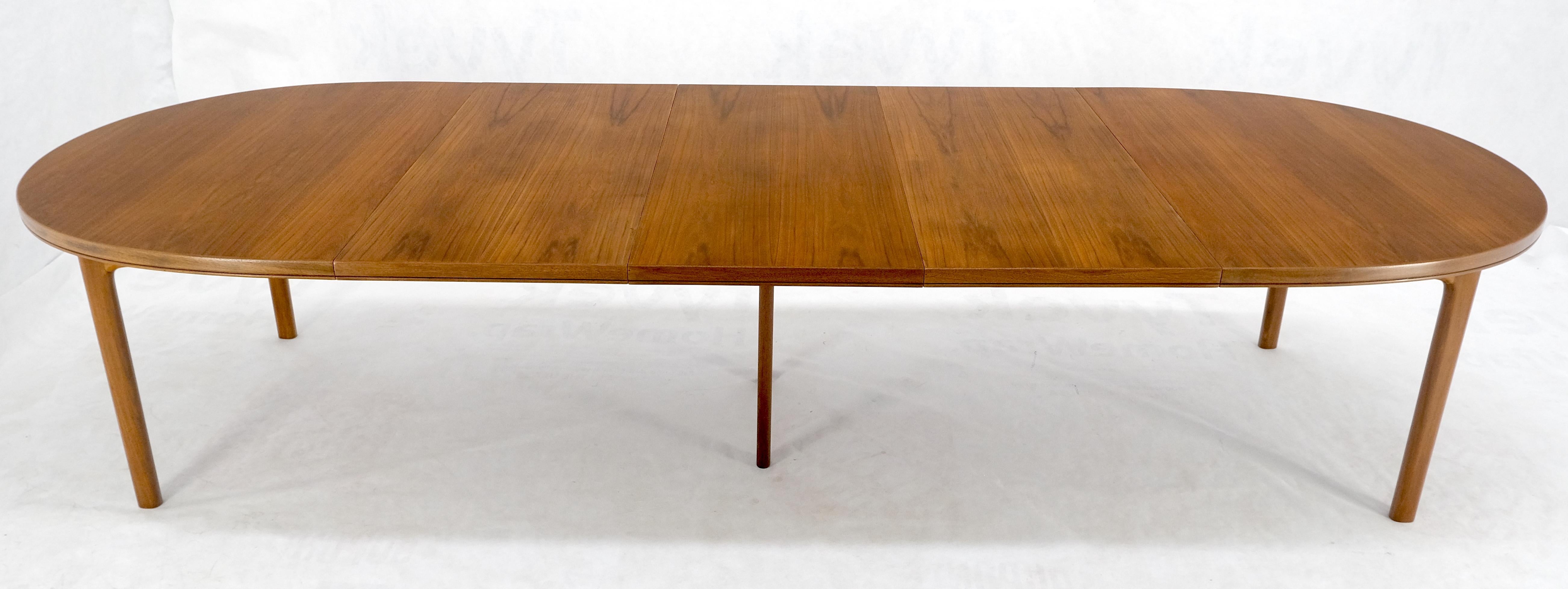 Dux of Sweden Table de salle à manger danoise ovale en noyer avec 3 abattants d'une longueur totale de 135 pouces en vente 5