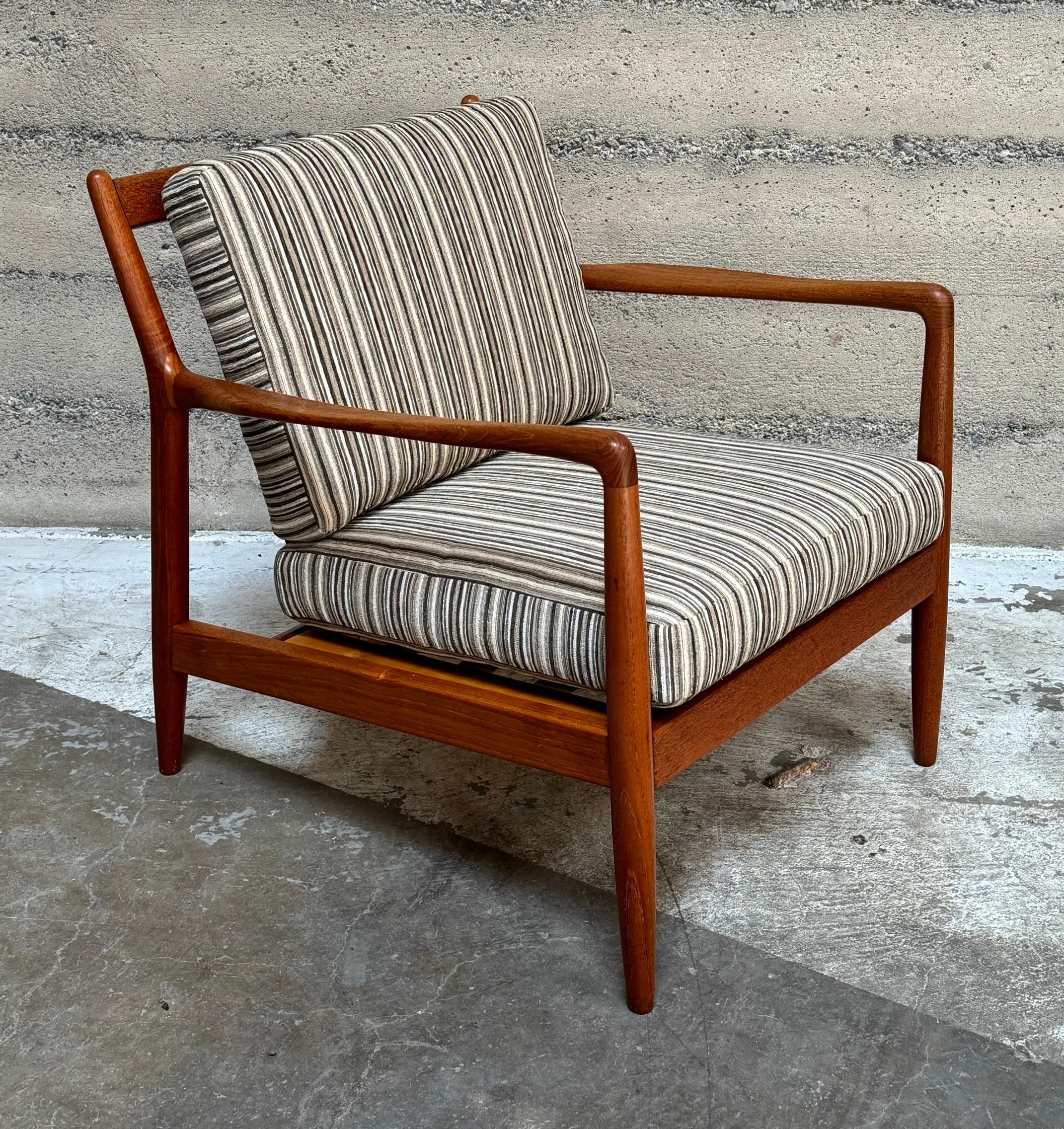 Dux of Sweden Teak Armchair by Folke Ohlsson Model USA 75 In Good Condition For Sale In Oakland, CA