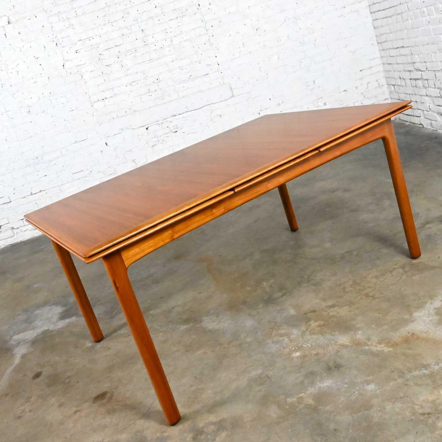 Handsome vintage Scandinavian Modern teak draw leaf extending dinning table by Folke Ohlsson for DUX. Beautiful condition, keeping in mind that this is vintage and not new so will have signs of use and wear. There is a mark on each leaf where it has