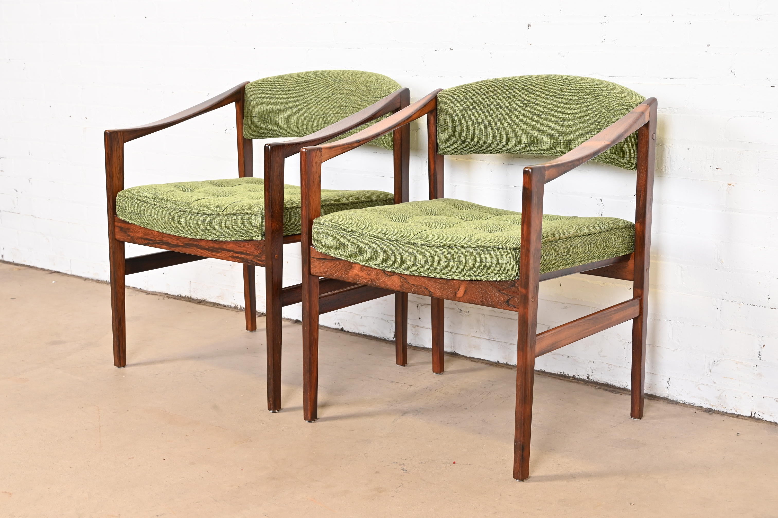 DUX Swedish Modern Rosewood Club Chairs, Newly Restored In Good Condition For Sale In South Bend, IN