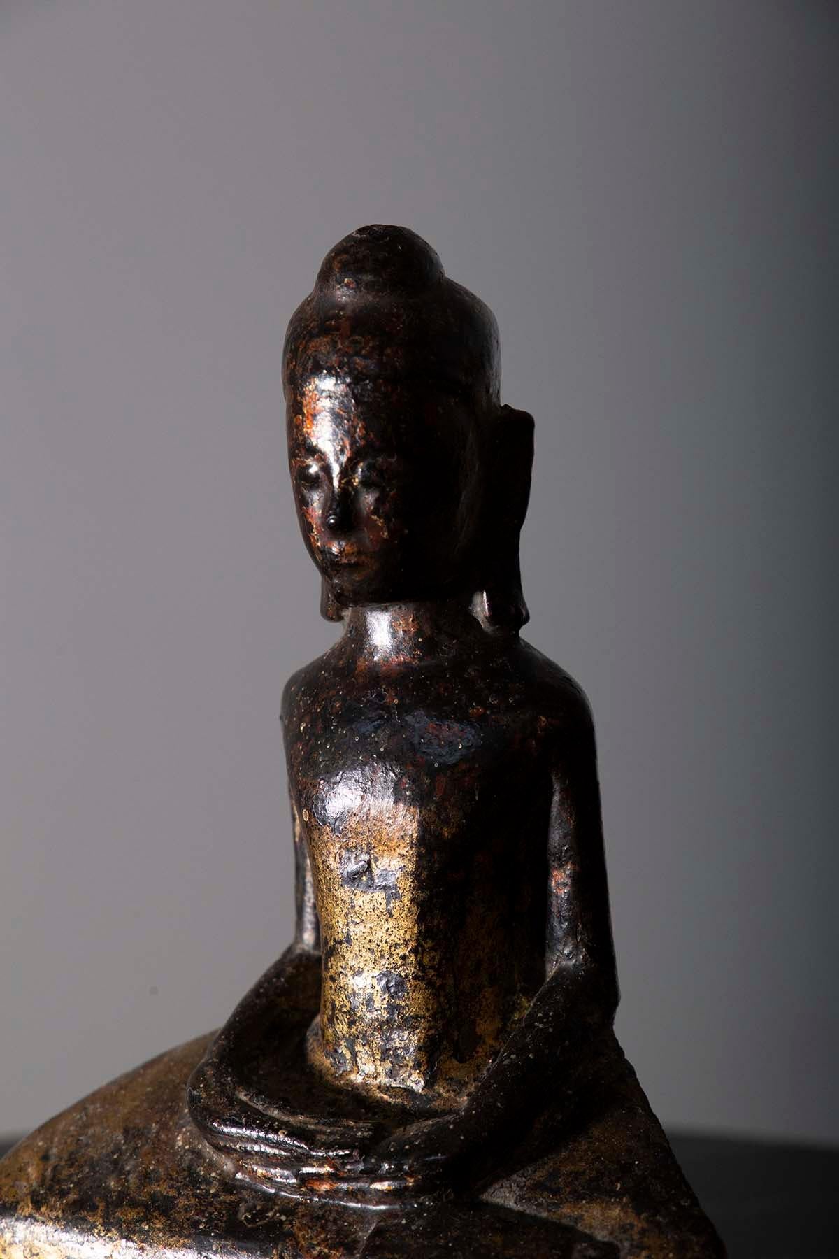 Statue de Bouddha de la méditation Dvaravati en Thaïlande ancienne Bon état - En vente à Milano, IT