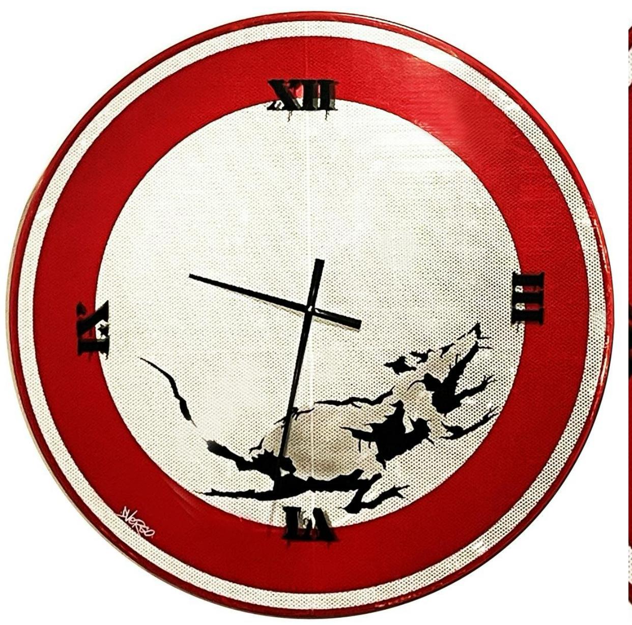 'Tic-Toc Clock'by Dverso, 2020
Inspired by the celebrated artwork of Banksy.
31.5 x 31.5 Inches
Hand-painted (no stencil) acrylic on real repurposed Dutch traffic sign with integrated working clock.
Direct from the artists studio.
Original artwork