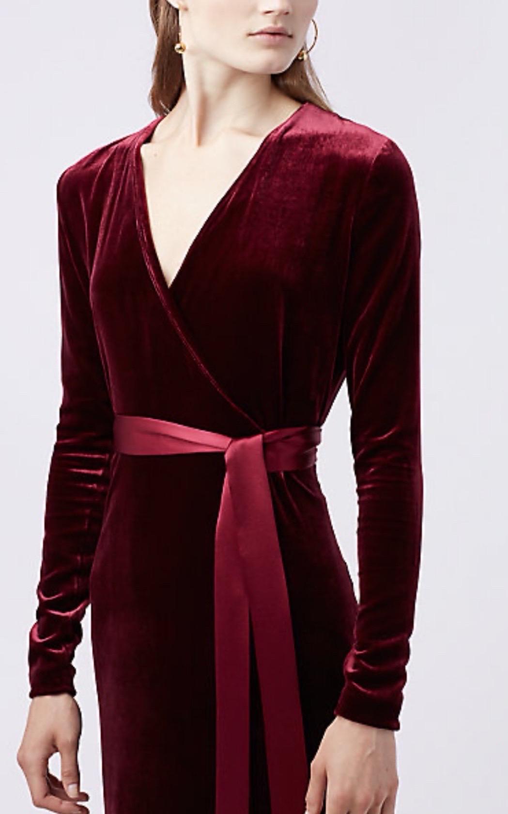 Donna DVF Diane von Furstenberg - Vestito a portafoglio in velluto bordeaux 2 in vendita
