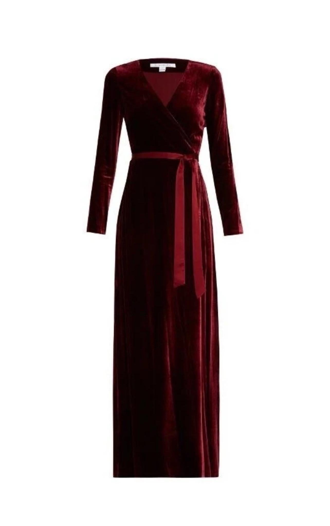 DVF Diane von Furstenberg - Vestito a portafoglio in velluto bordeaux 2 in vendita 1