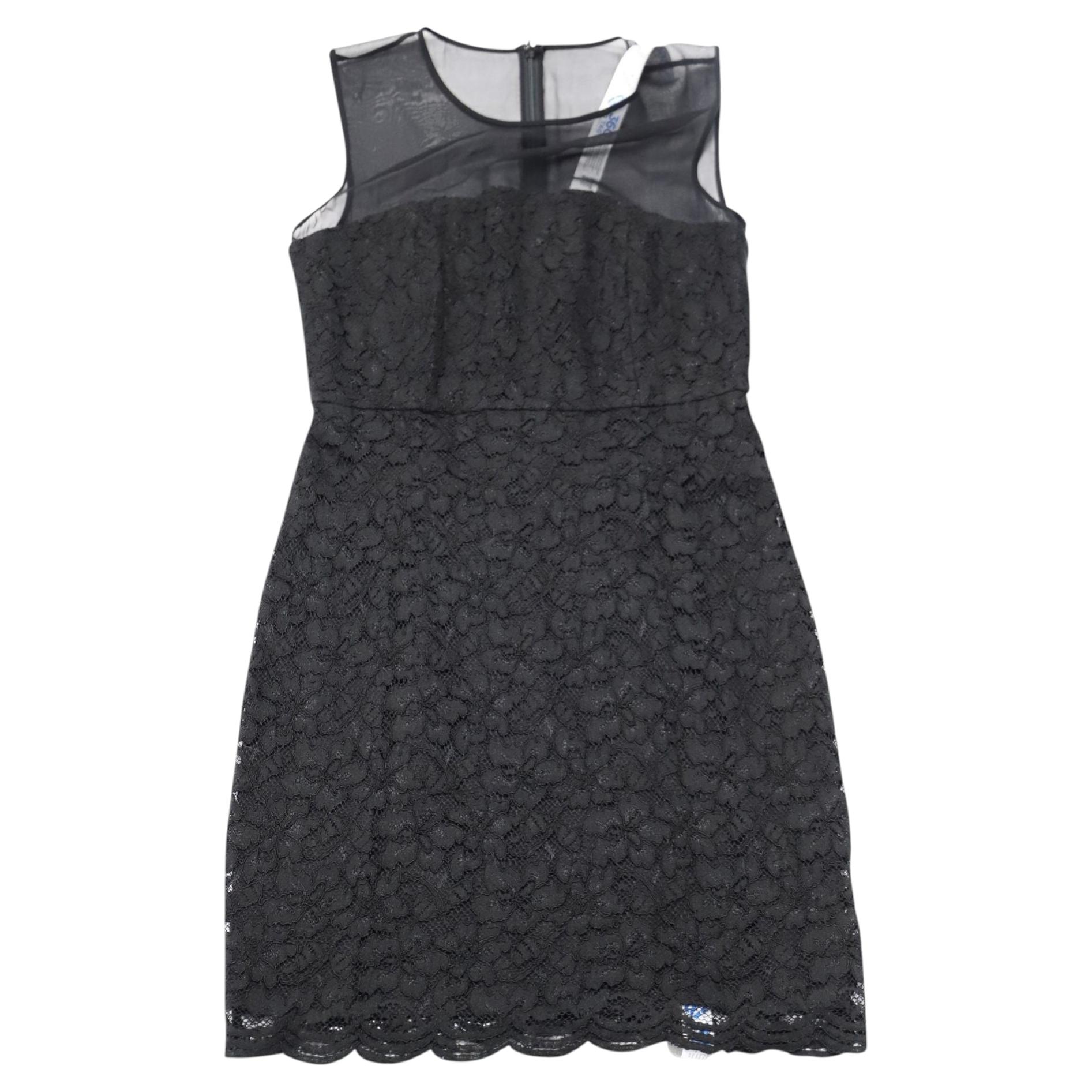 Robe DVF Nisha en dentelle noire, sans manches, effet transparent en vente
