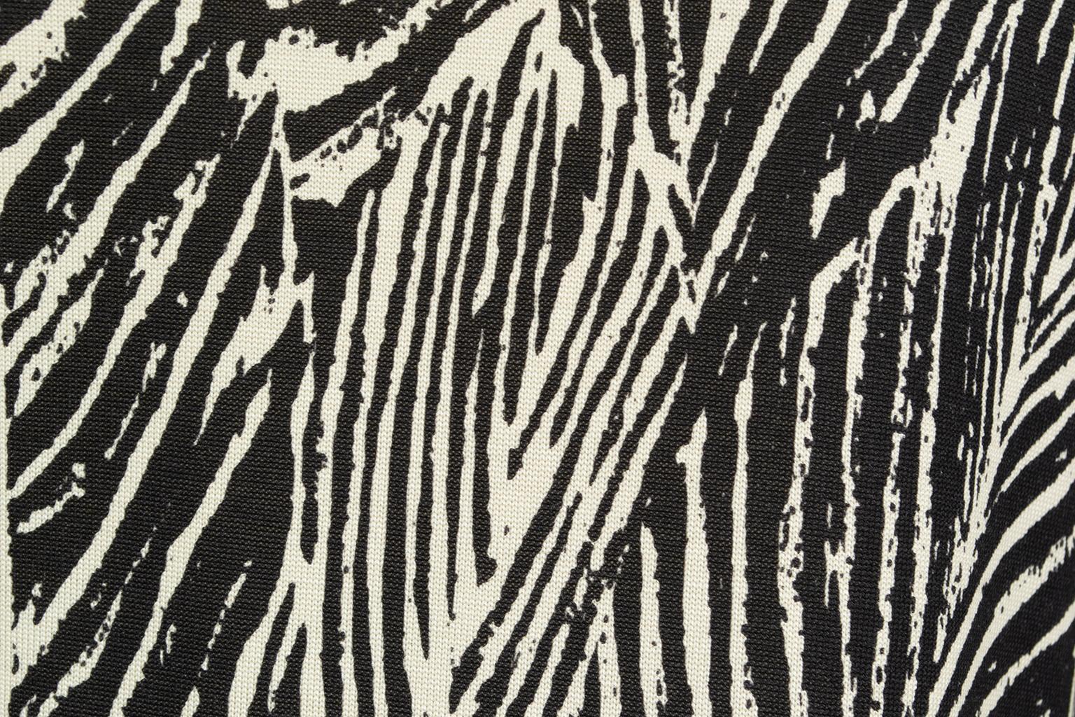 DVF Vintage Silk Jersey Black and White Leaf Print Wrap Dress – XS - S, 2000s For Sale 6
