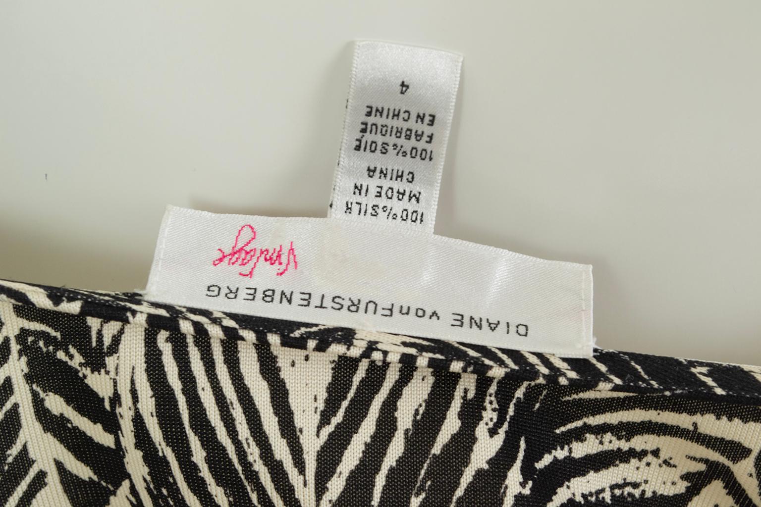 DVF Vintage Silk Jersey Black and White Leaf Print Wrap Dress – XS - S, 2000s For Sale 7