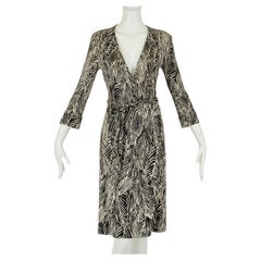 DVF Vintage Vestido Envolvente de Seda Jersey Blanco y Negro con Estampado de Hojas - XS - S, 2000s